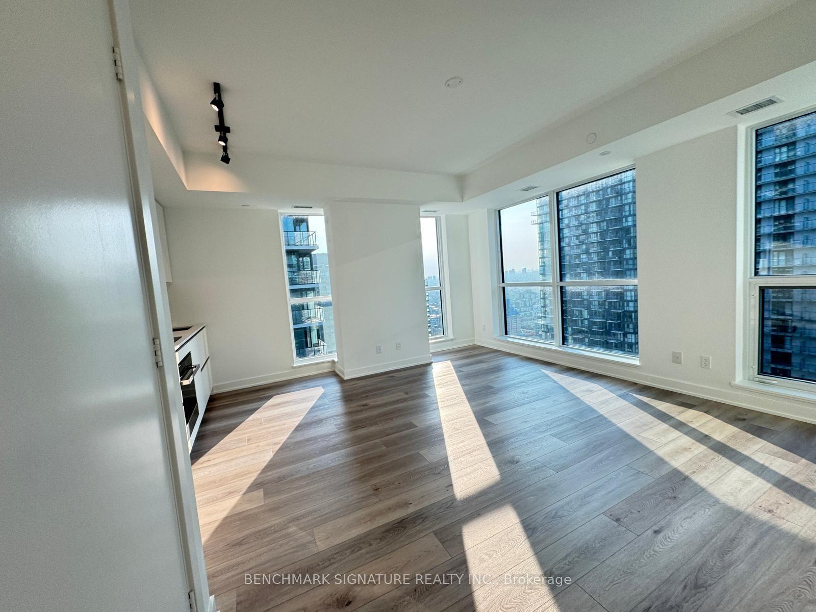 327 King Street 3203 #3203, Toronto — Condo for lease, photo 1