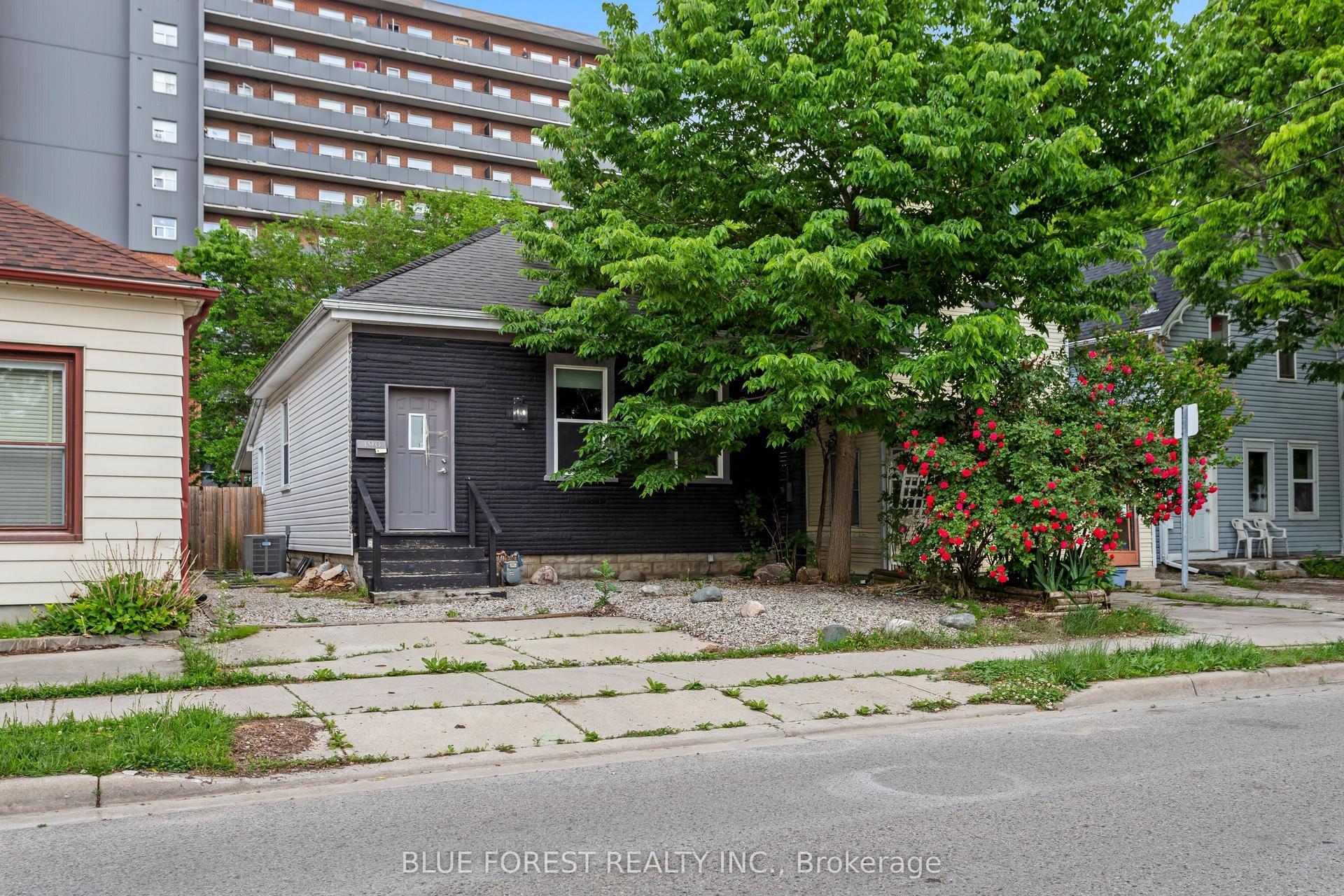 190 Clarence Street — photo 1