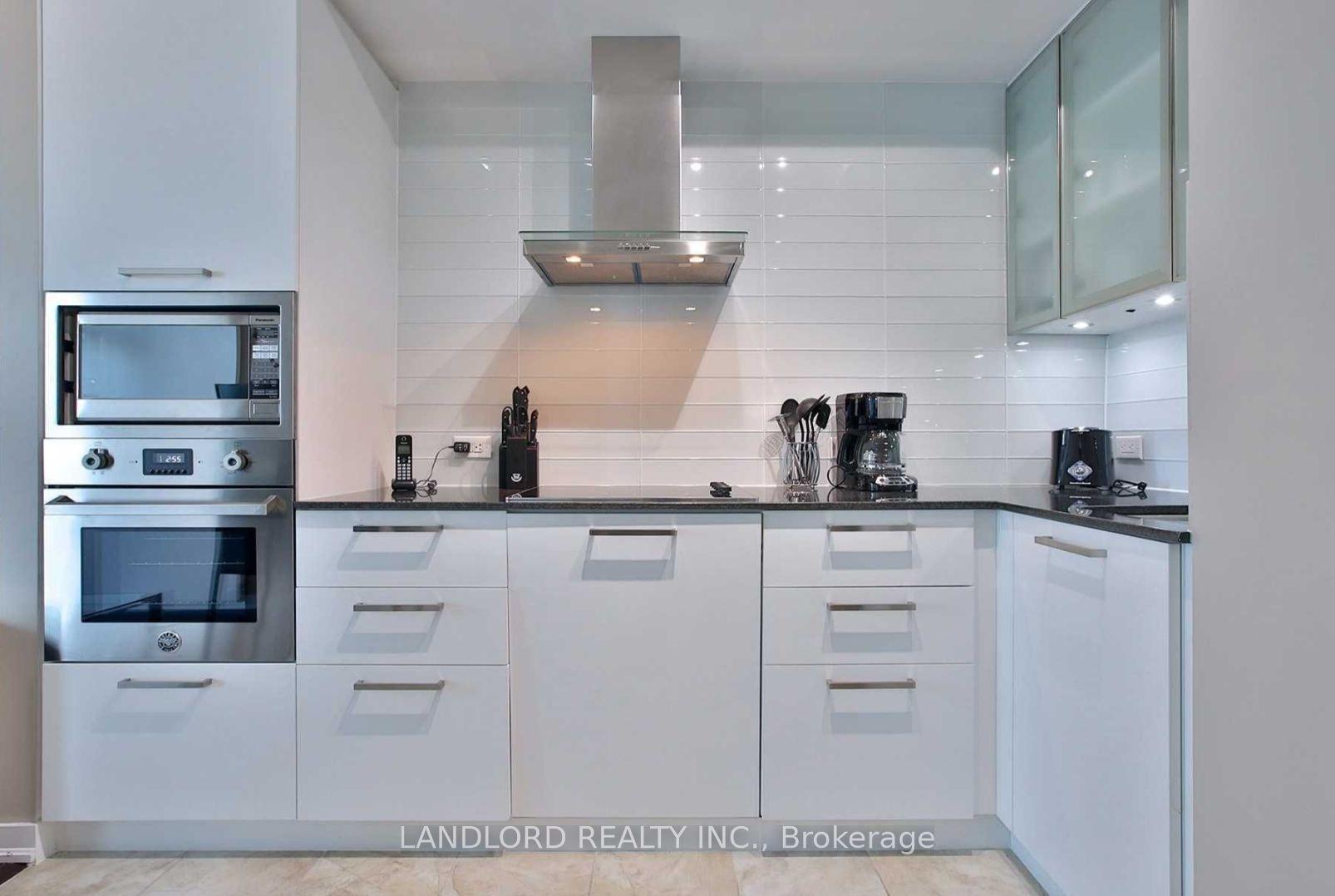 14 York Street 5209 #5209, Toronto — Condo for lease, photo 1