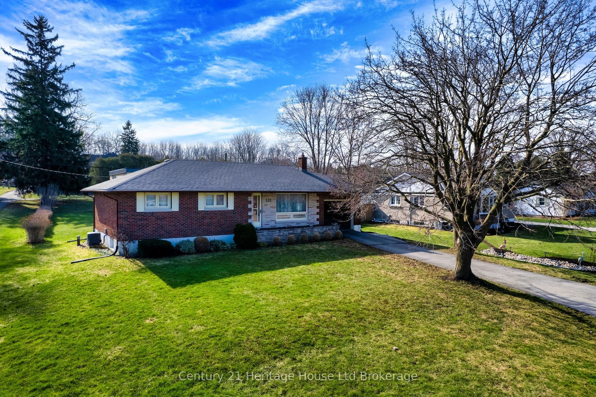 584452 BEACHVILLE Road — photo 1