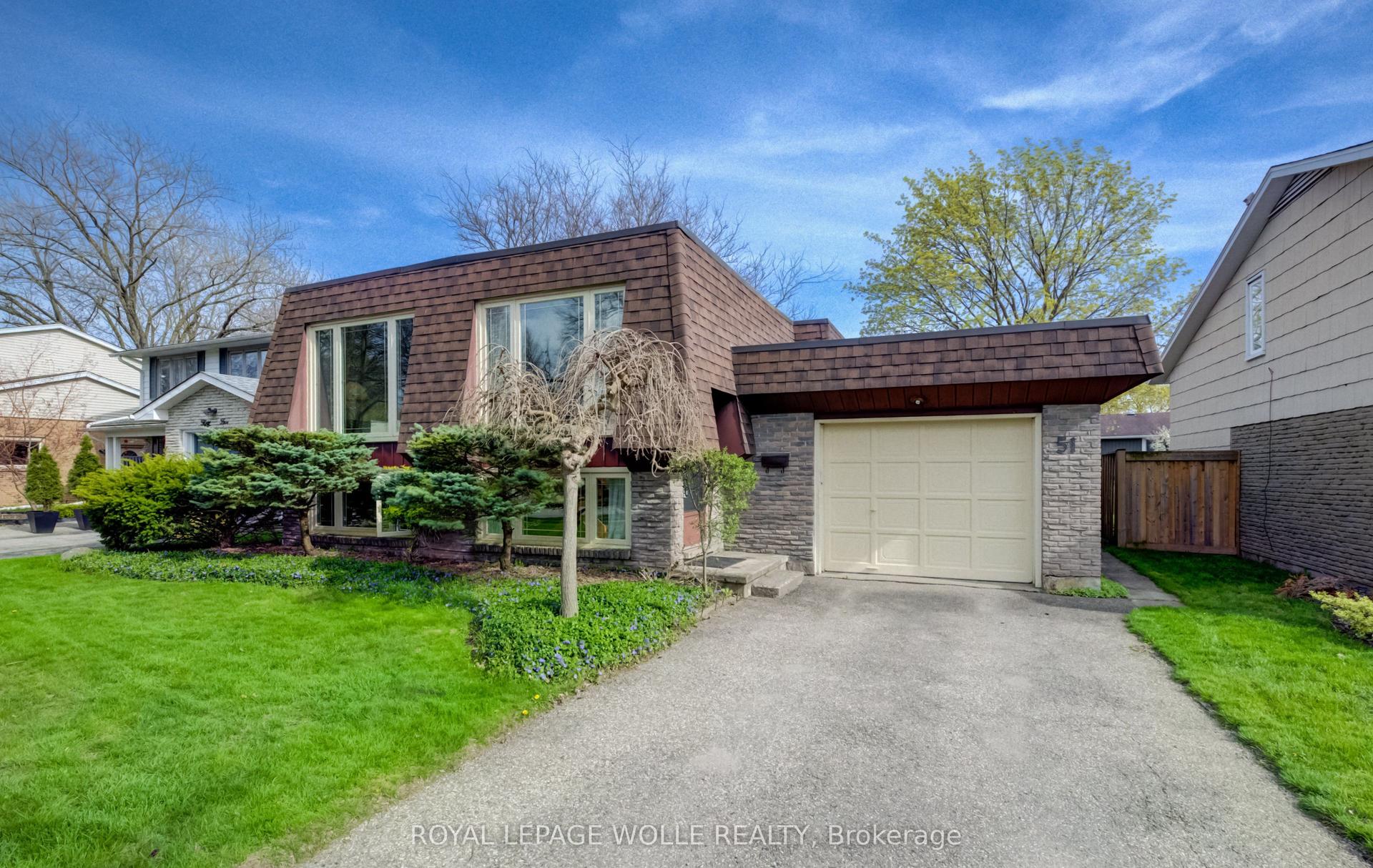 51 Underhill Crescent — photo 1