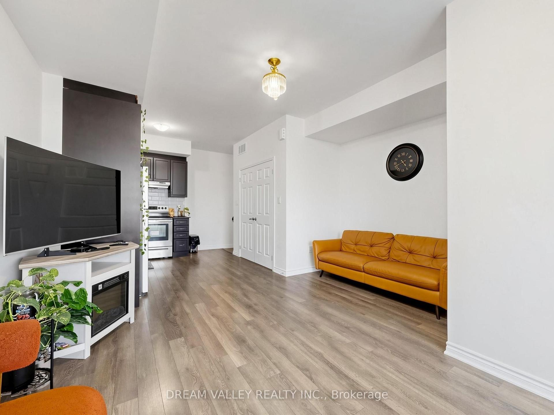 2787 Eglinton Avenue E 322 #322, Toronto — Condo Town for sale, photo 1