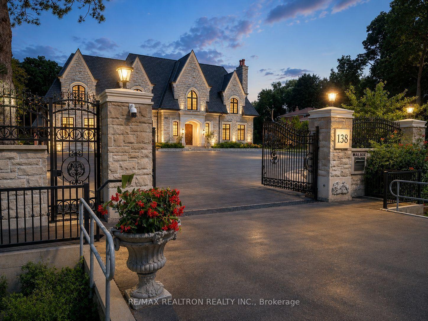 138 Centre Street, Vaughan — Detached for sale, photo 1
