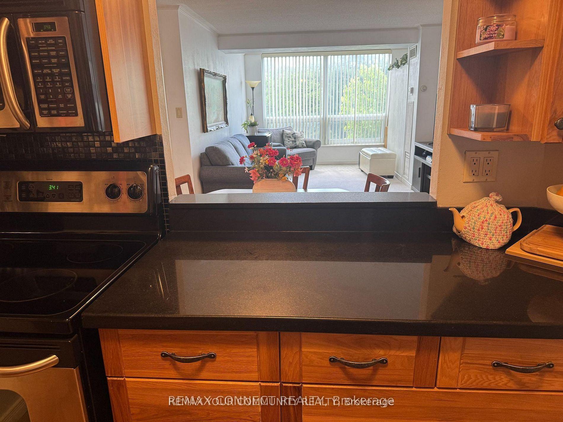 326 Major Mackenzie Drive E 221 #221, Richmond Hill — Condo for sale, photo 1