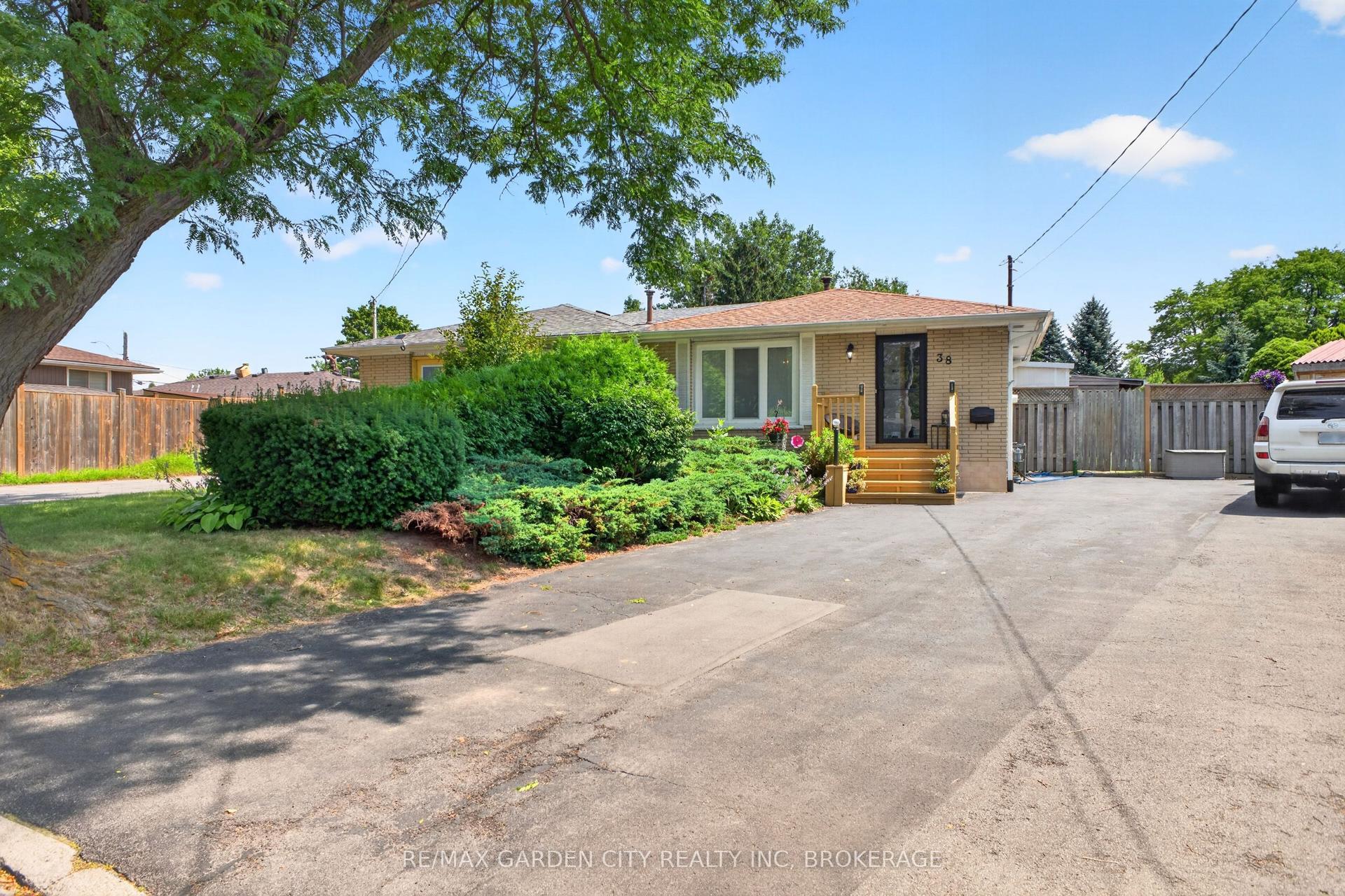 38 Cypress Street Lower #Lower, St. Catharines — Semi-Detached for lease, photo 1