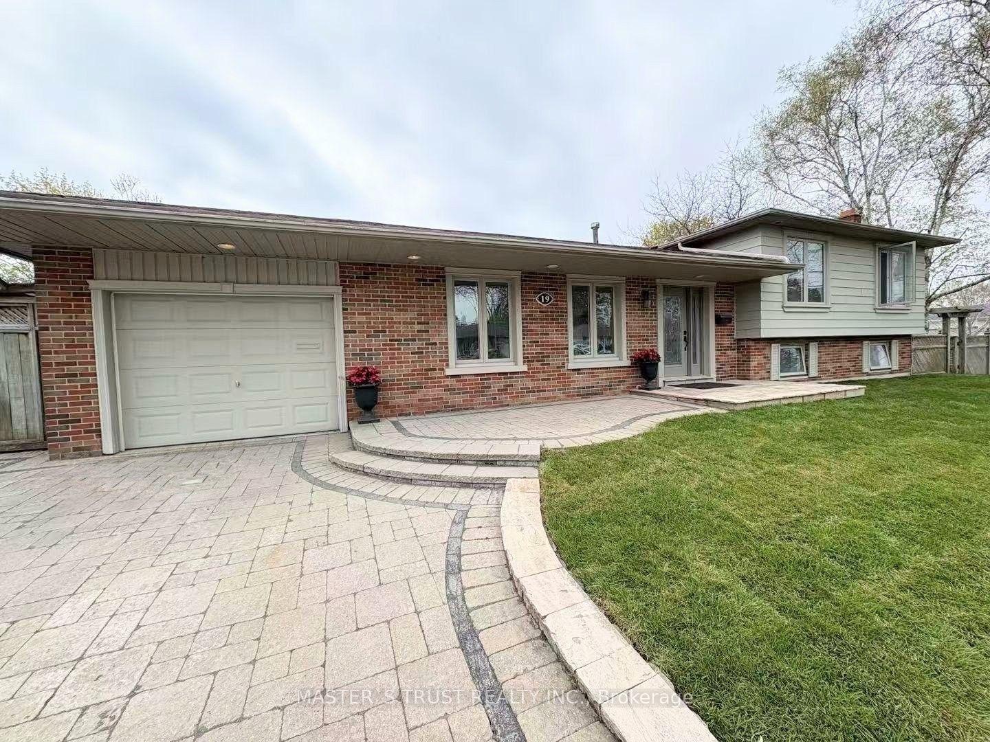 19 Cockburn Drive — photo 1