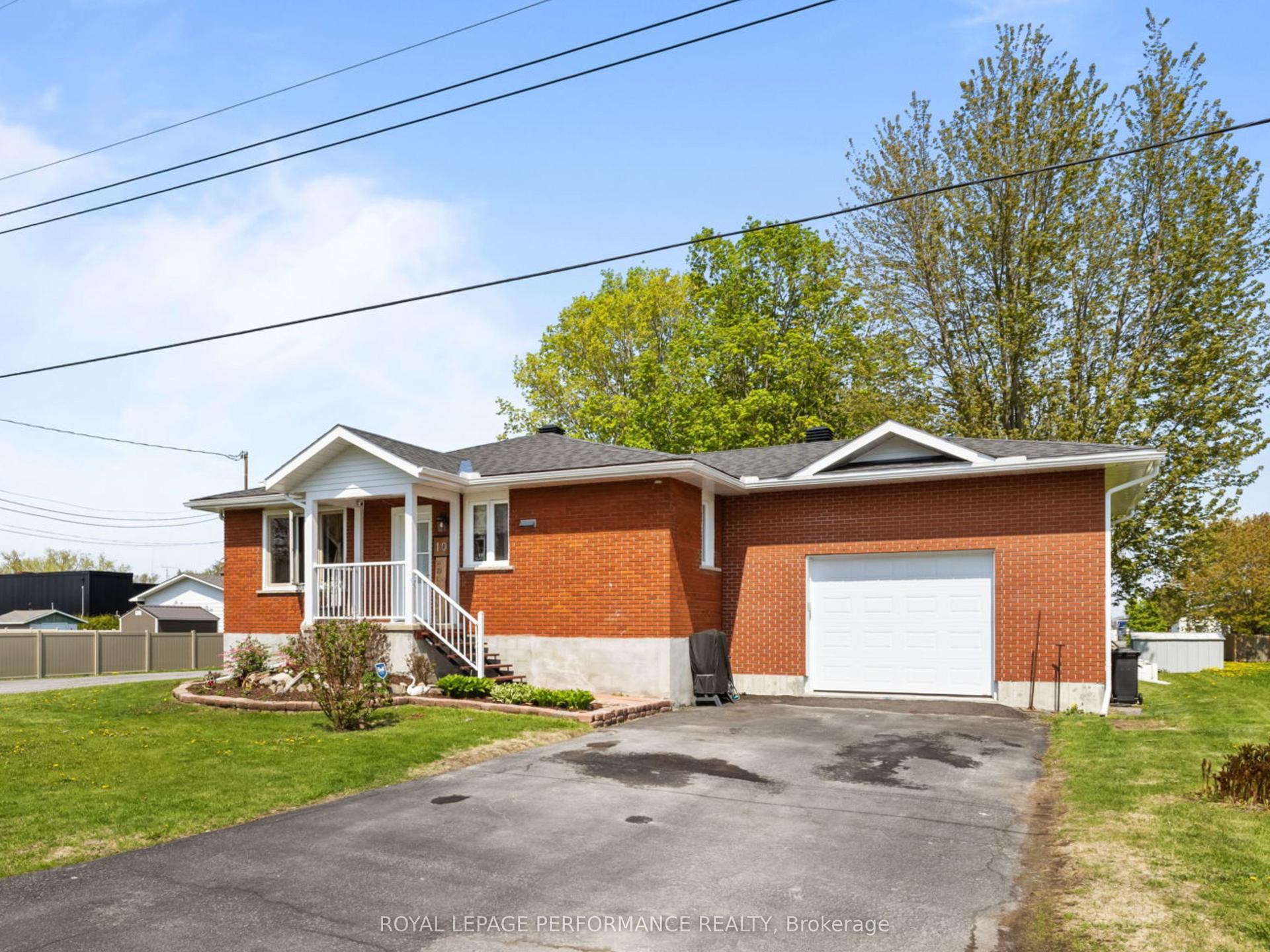 10 Lamoureux Street — photo 1