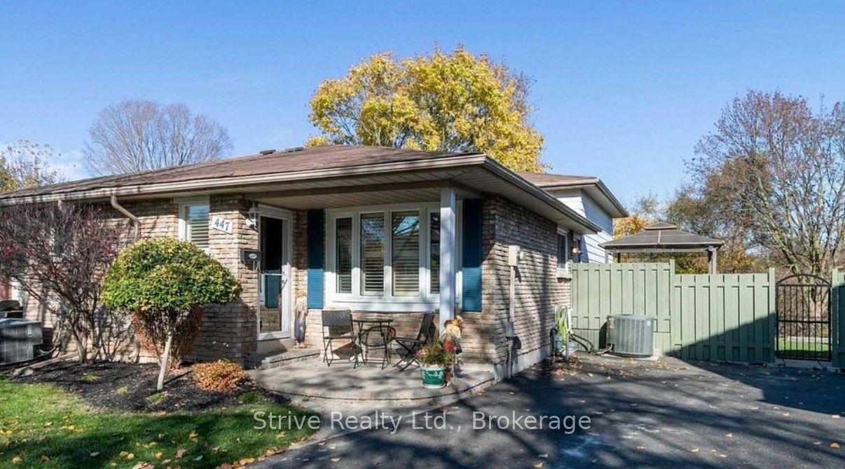 447 Harcourt Boulevard, Oshawa — Semi-Detached for lease, photo 1