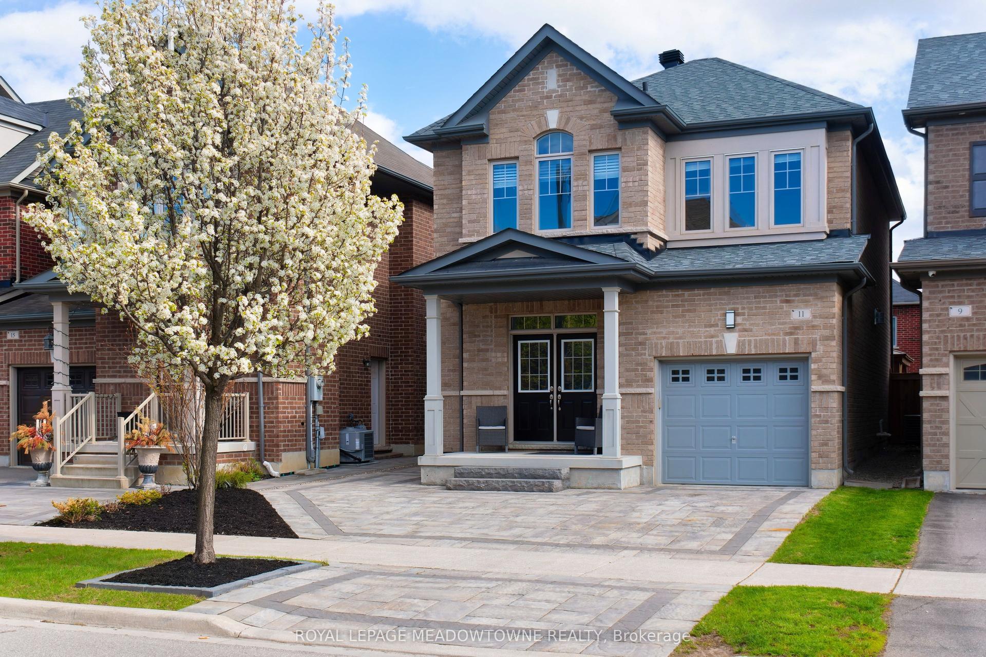 11 Cranbrook Crescent — photo 1