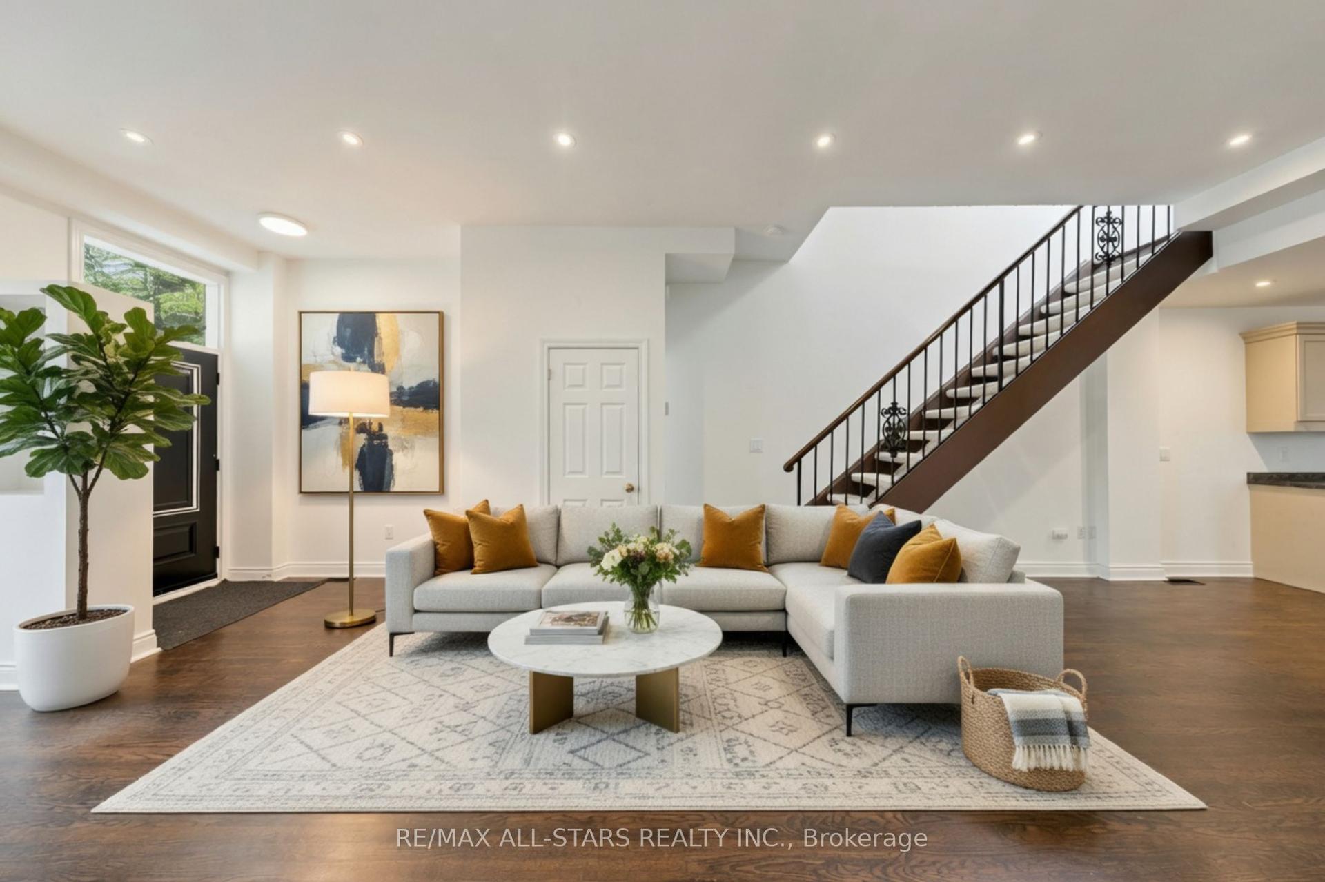 68 Macpherson Avenue Main & Upper #Main & Upper, Toronto — Townhouse for lease, photo 1
