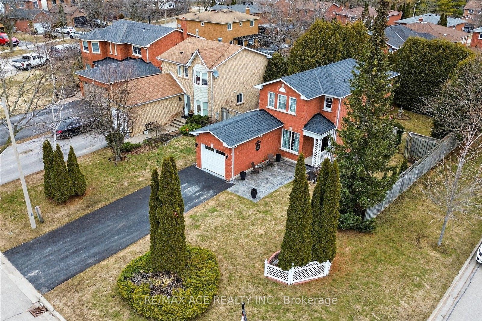 1 Aldcroft Crescent — photo 1