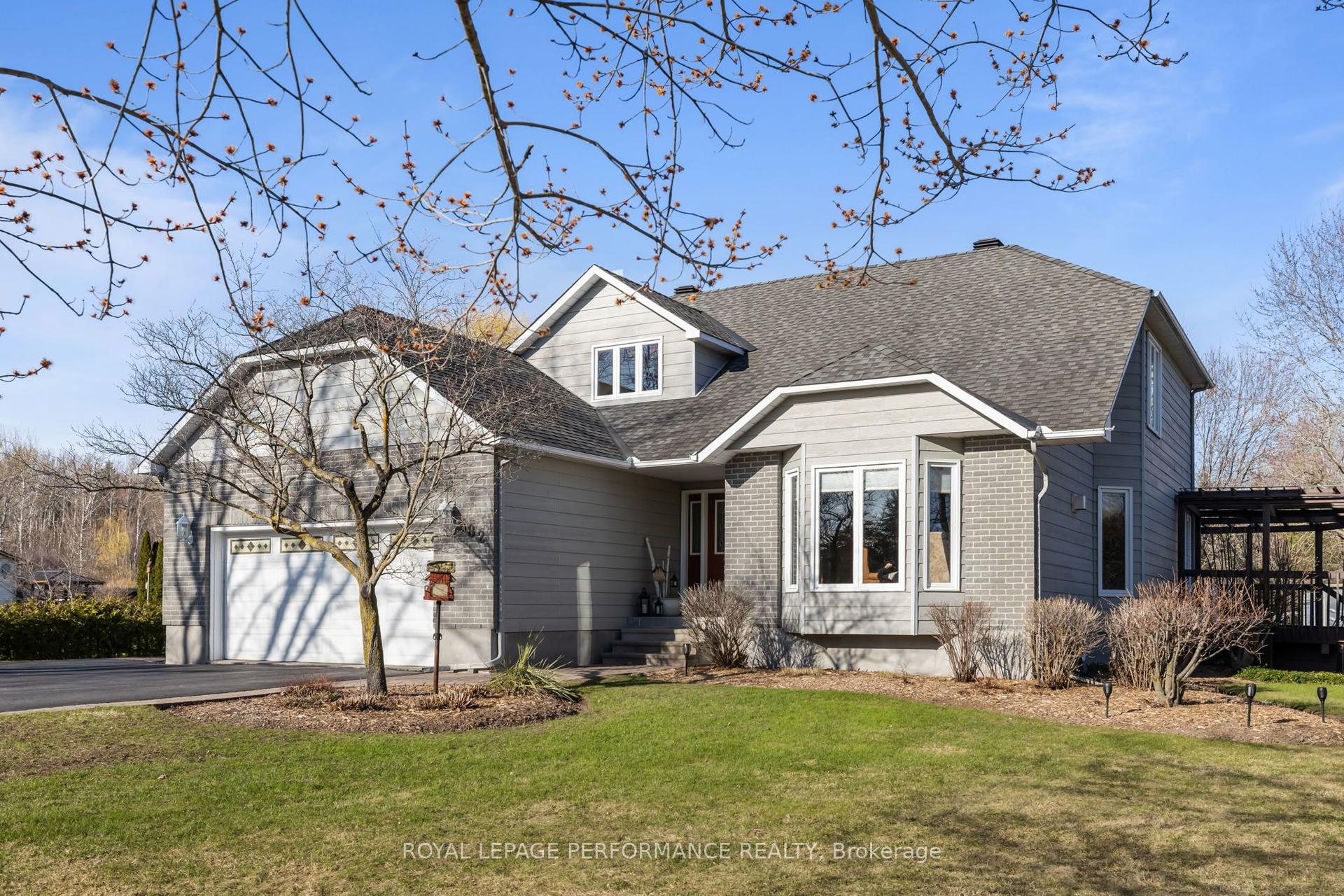 882 Du Castor Road — photo 1