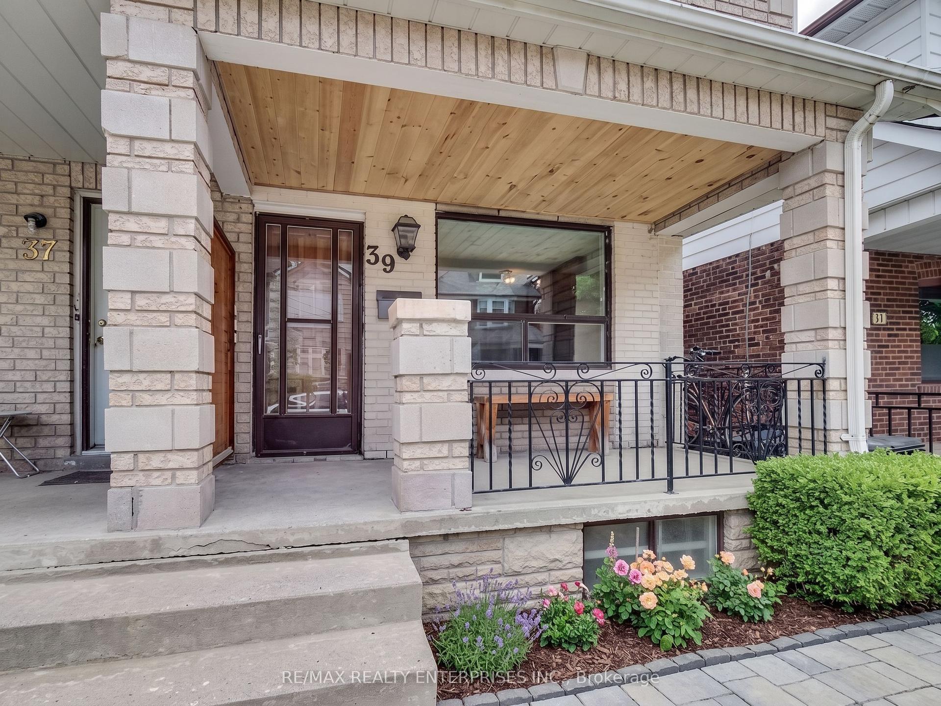 39 Pendrith Street, Toronto — Semi-Detached for sale, photo 1