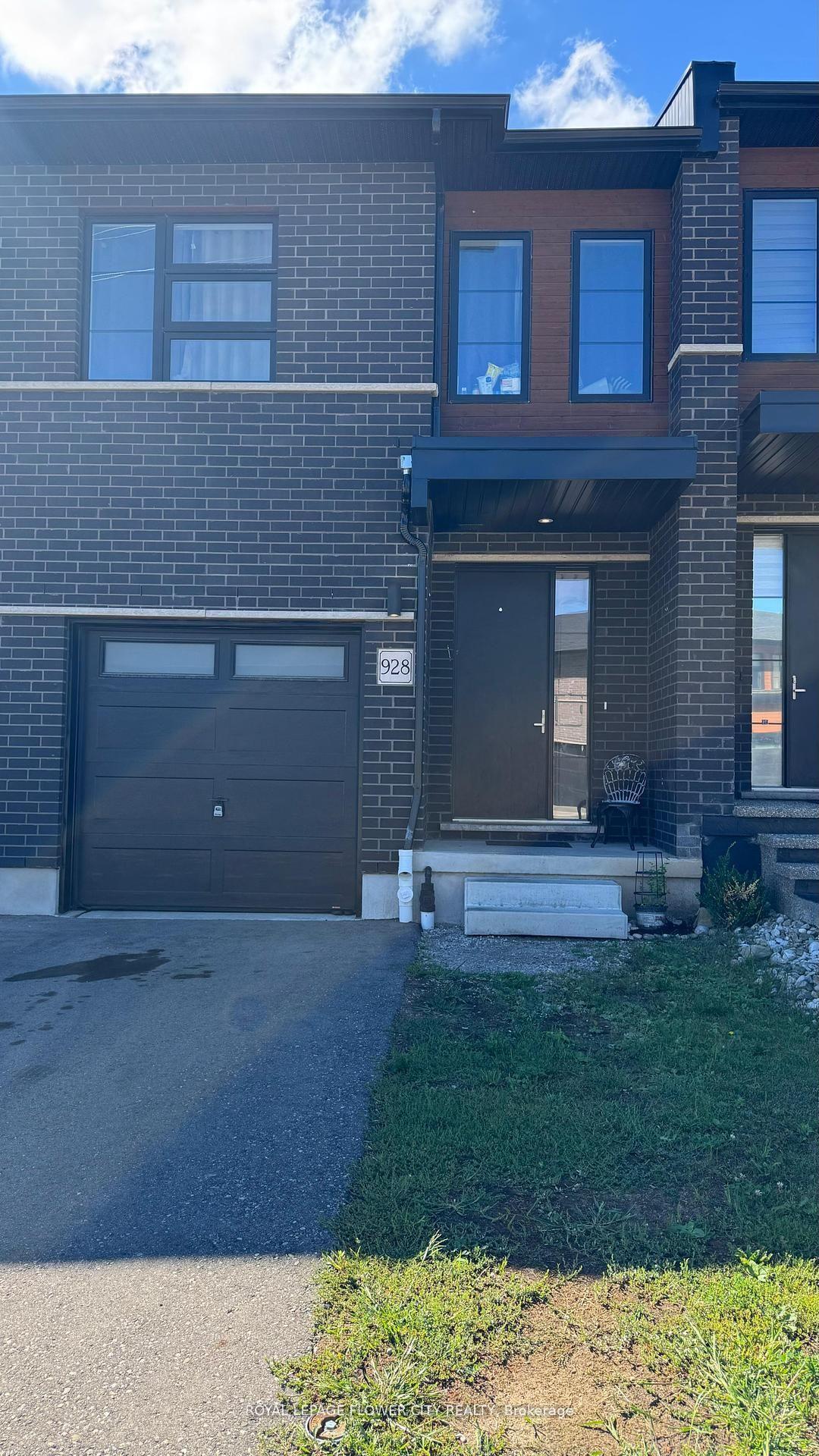 928 Robert Ferrie Drive, Kitchener — Townhouse for lease, photo 1