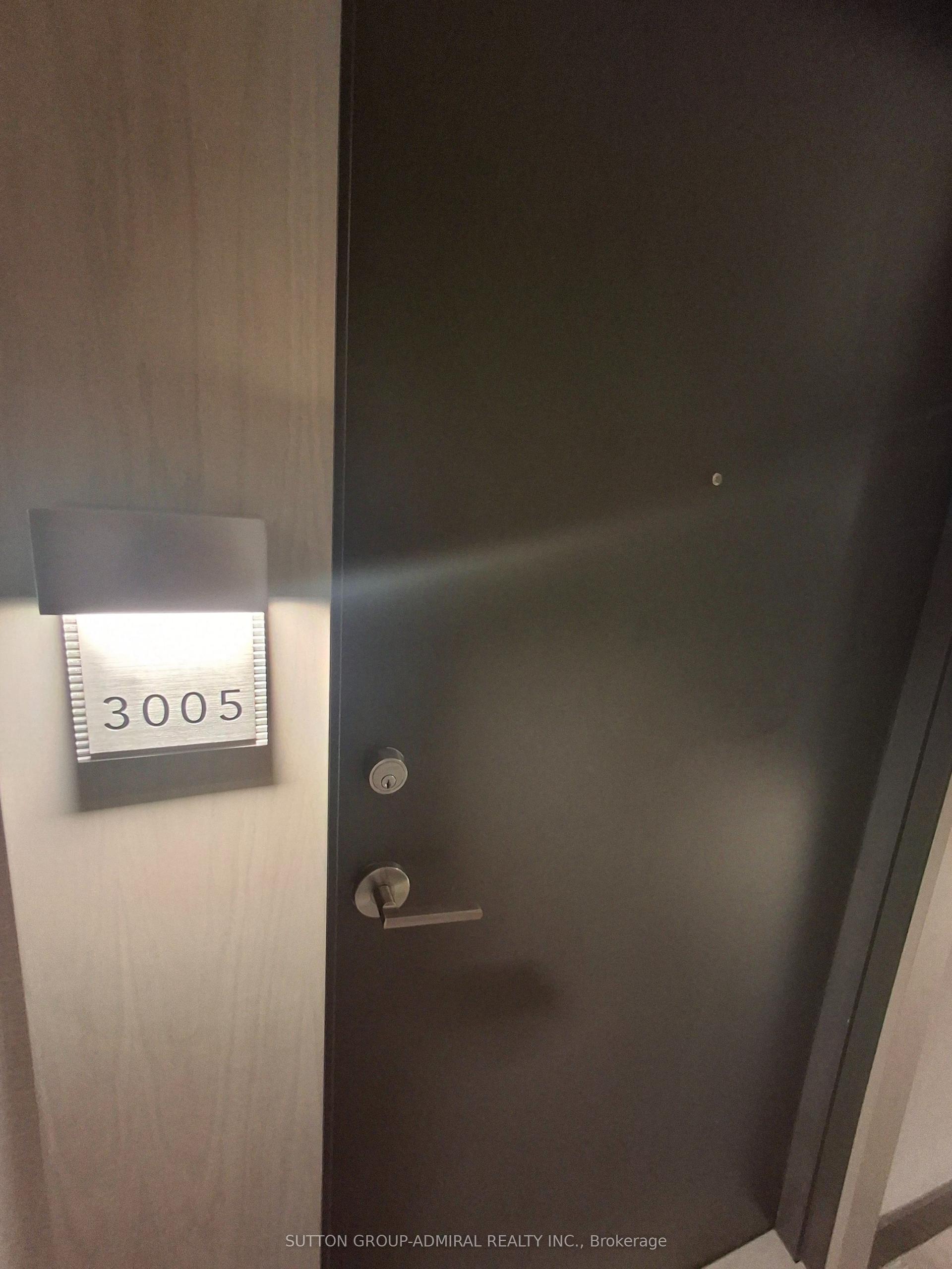 7 Golden Lion Heights 3005 #3005 — photo 1