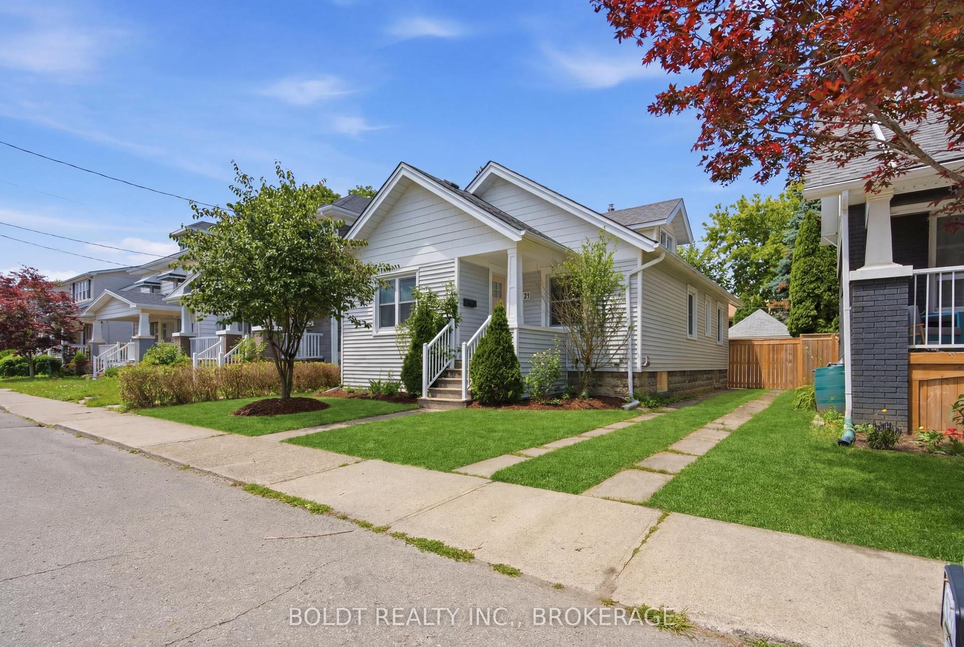21 Albert Street — photo 1