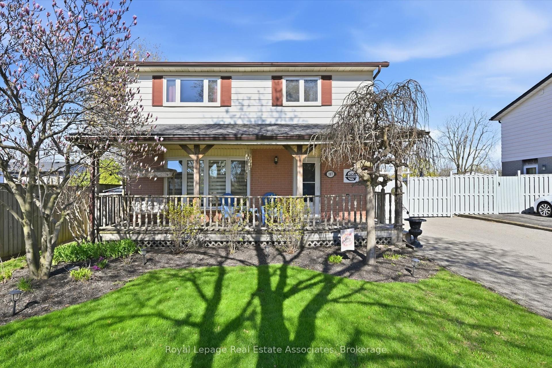 107 Billington Crescent — photo 1