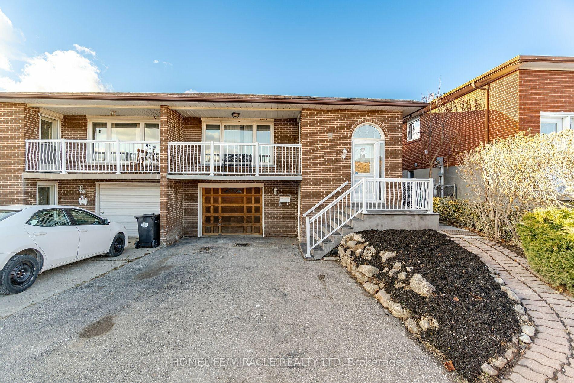 18 Prouse Drive, Brampton — Semi-Detached for lease, photo 1
