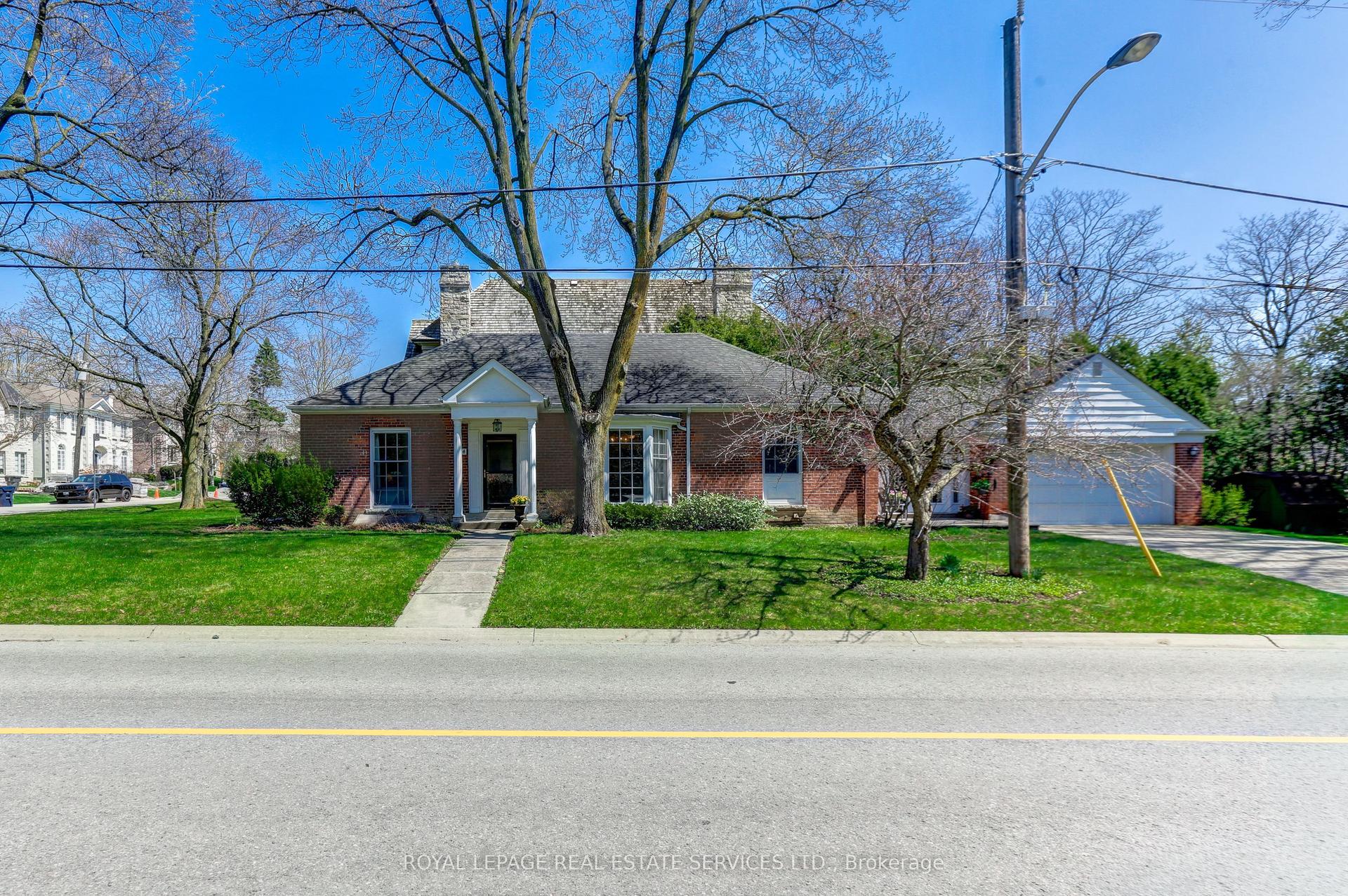 44 Highland Crescent — photo 1