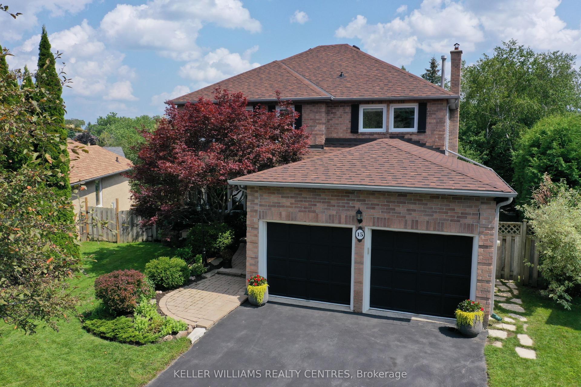 15 Beatty Crescent — photo 1