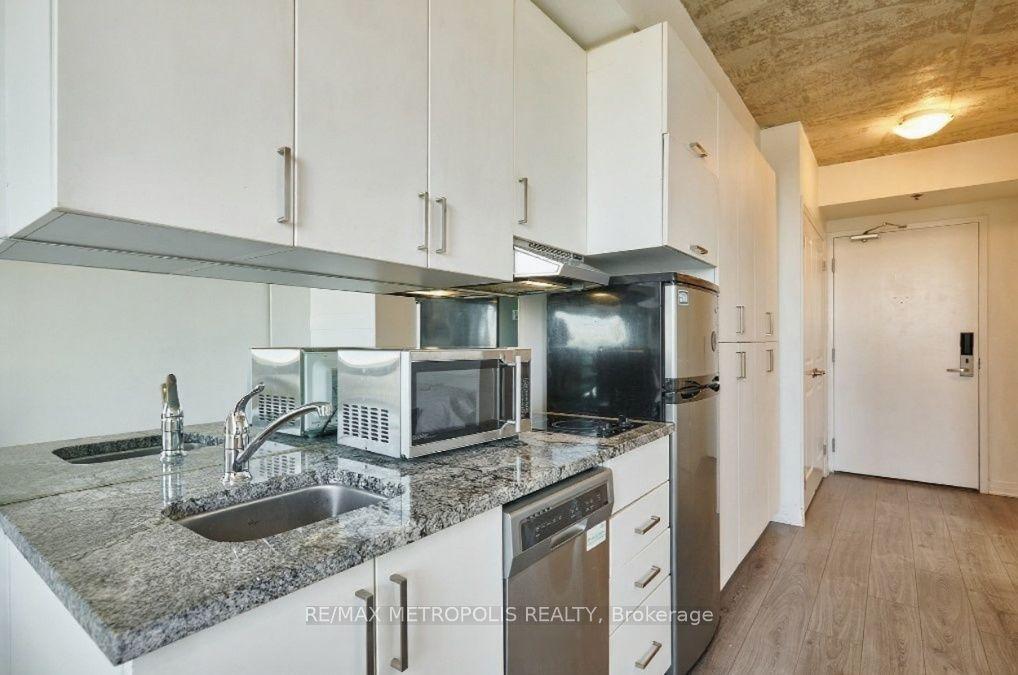 1900 Simcoe Street N 413 #413 — photo 1
