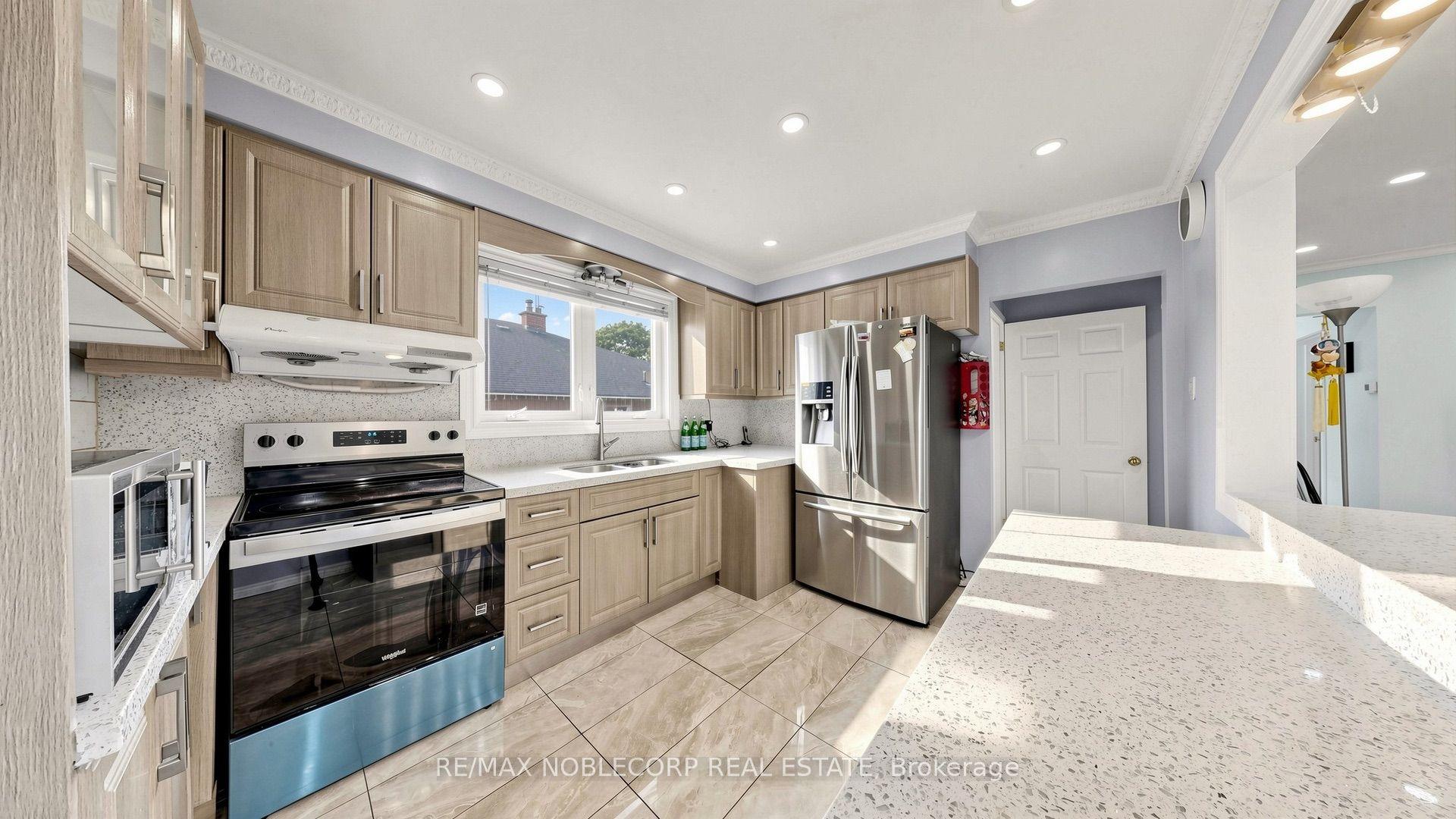 95 Snowood Court, Toronto — Semi-Detached for sale, photo 1