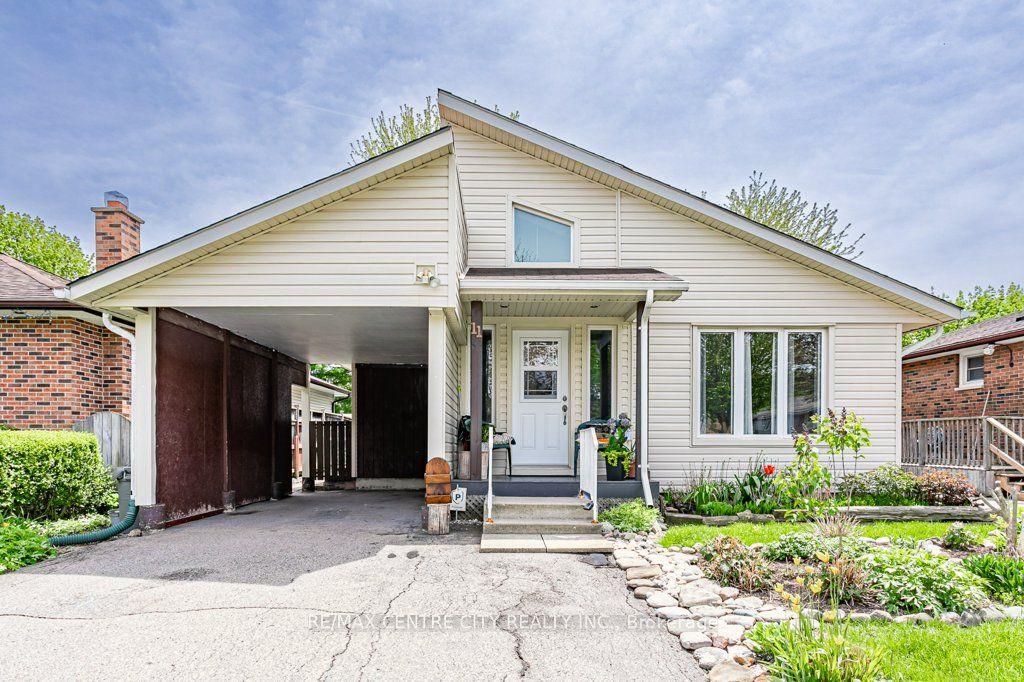 11 Pauline Crescent — photo 1