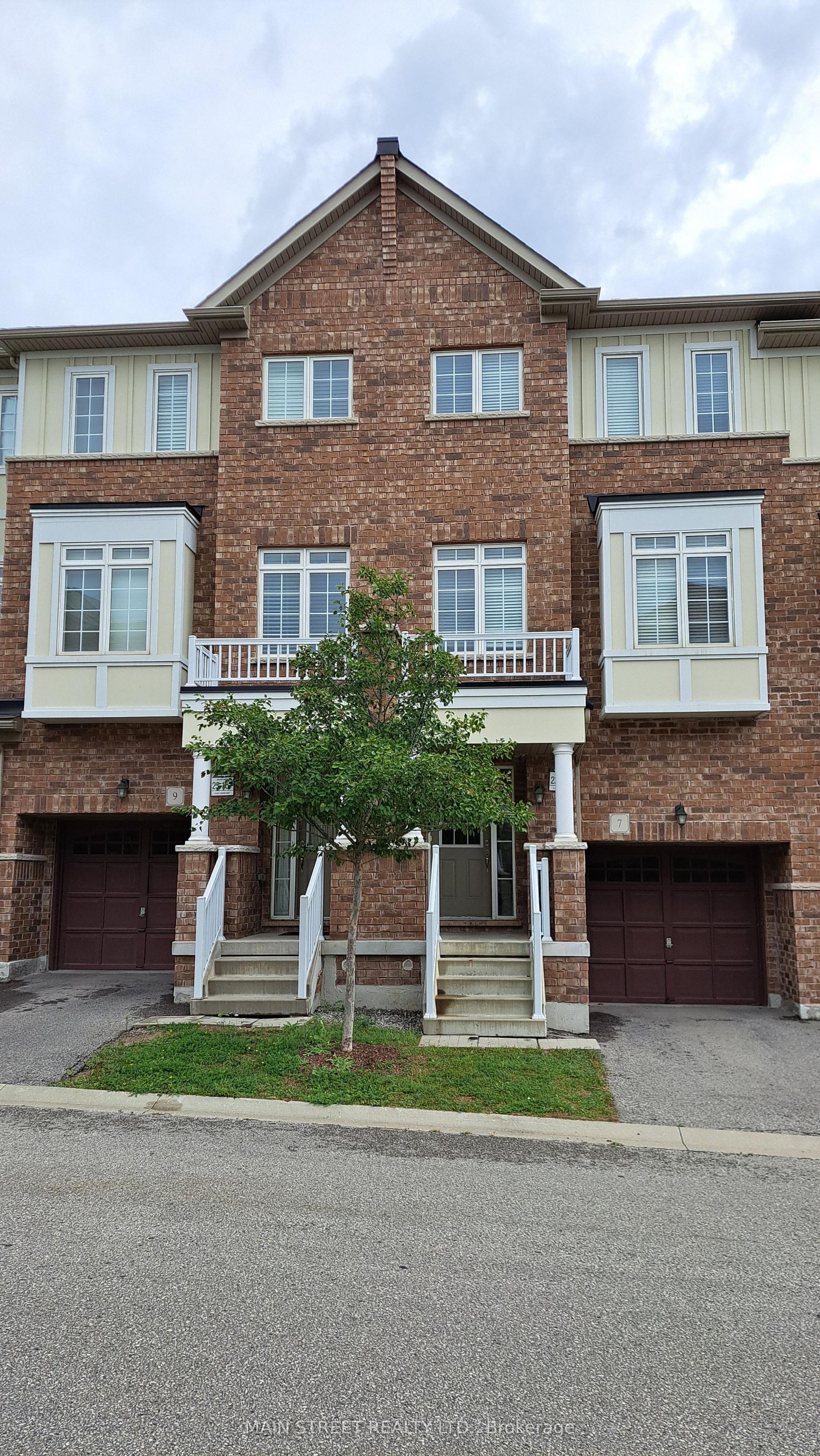 7 Roy Grove Way — photo 1