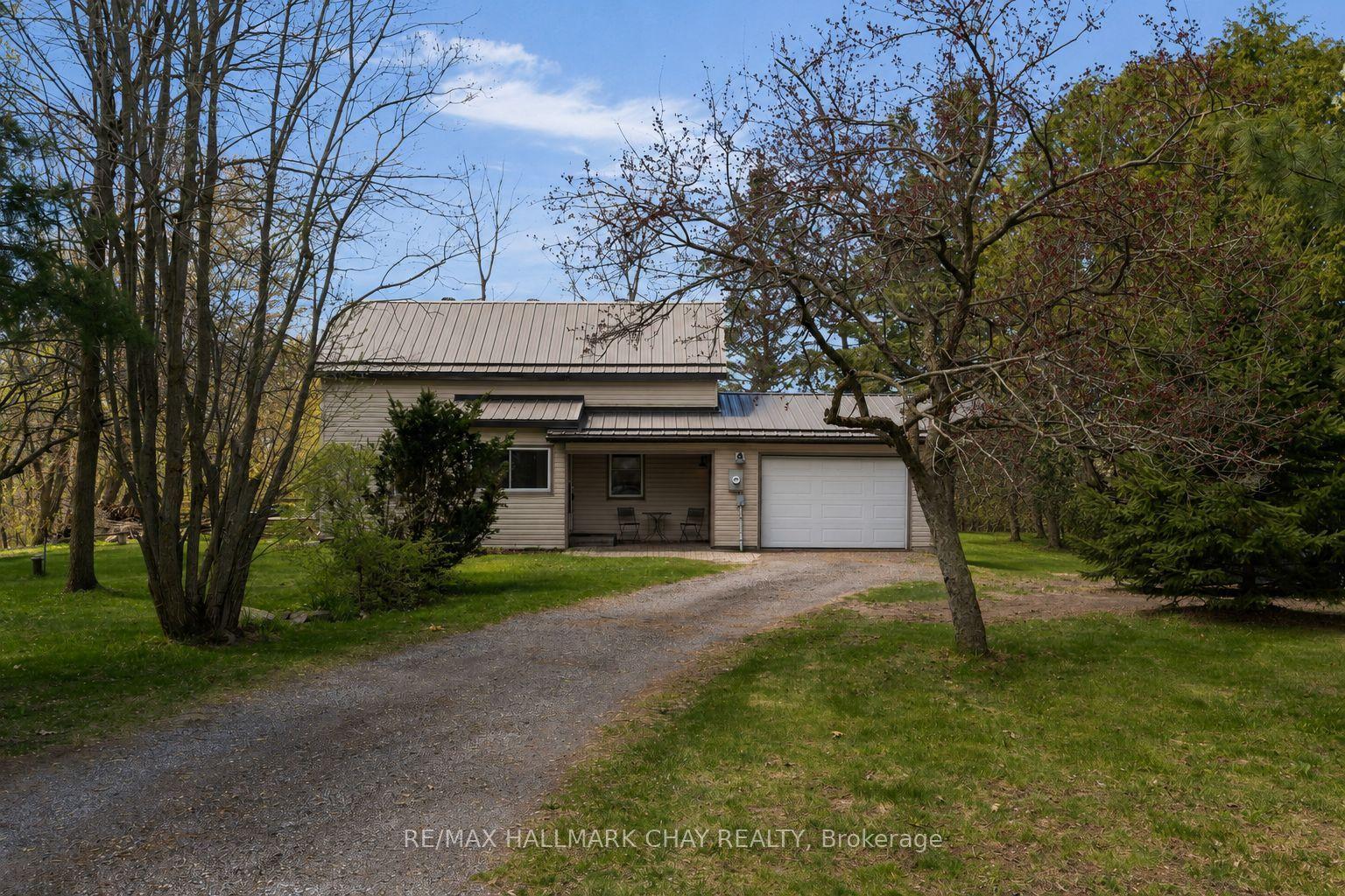 3324 Penetanguishene Road — photo 1