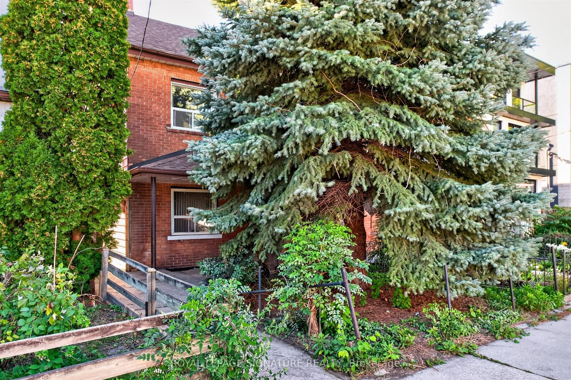 212 Lippincott Street, Toronto — Semi-Detached for sale, photo 1
