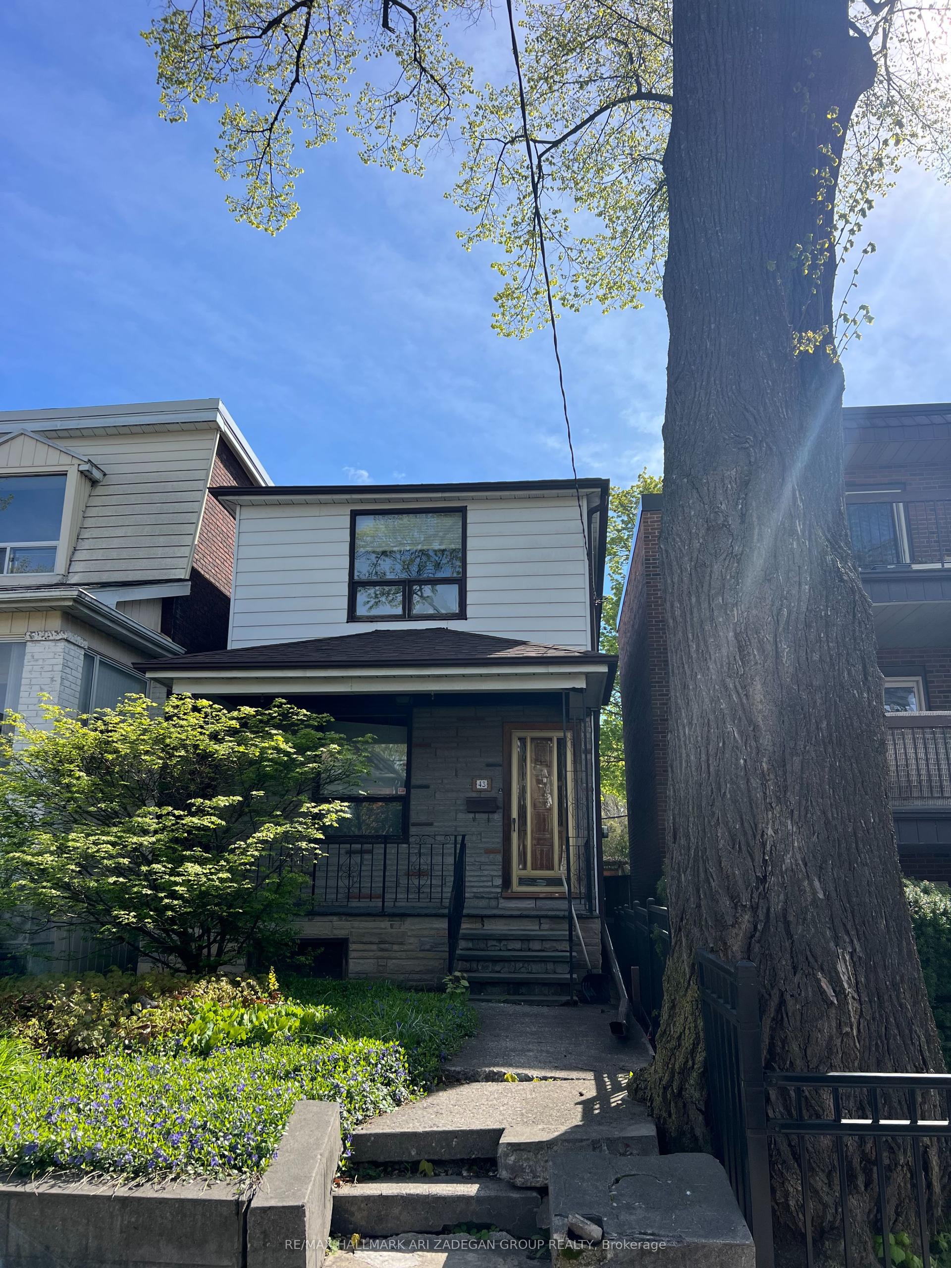 43 Eaton Avenue — photo 1