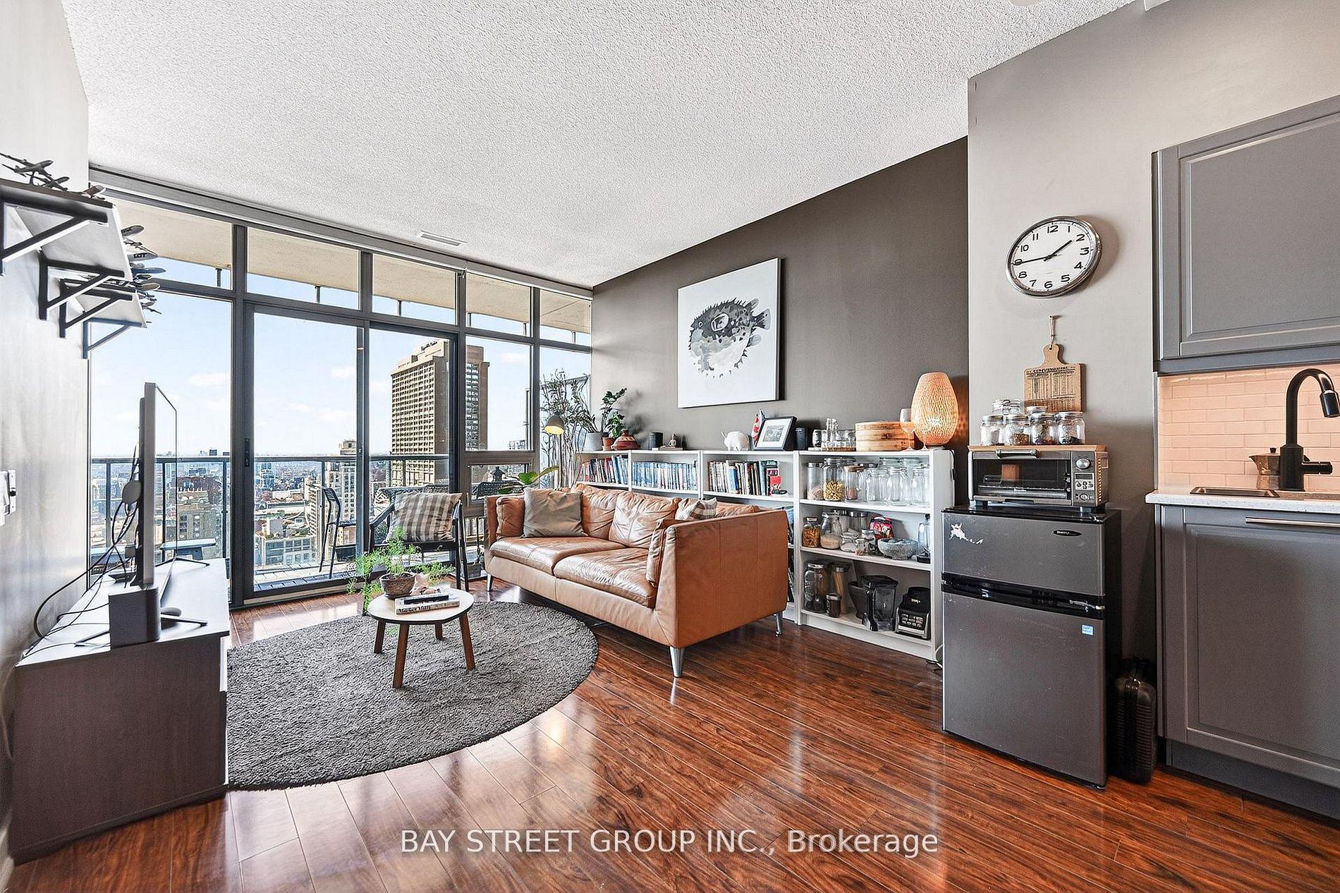33 Charles Street E 3505 #3505 — photo 1