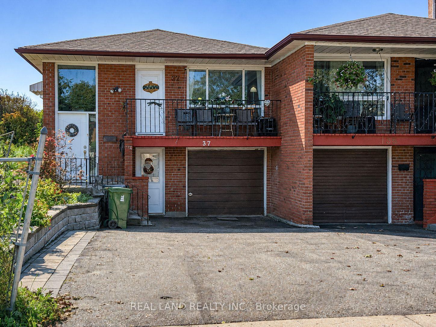37 Pawnee Avenue, Toronto — Semi-Detached for sale, photo 1
