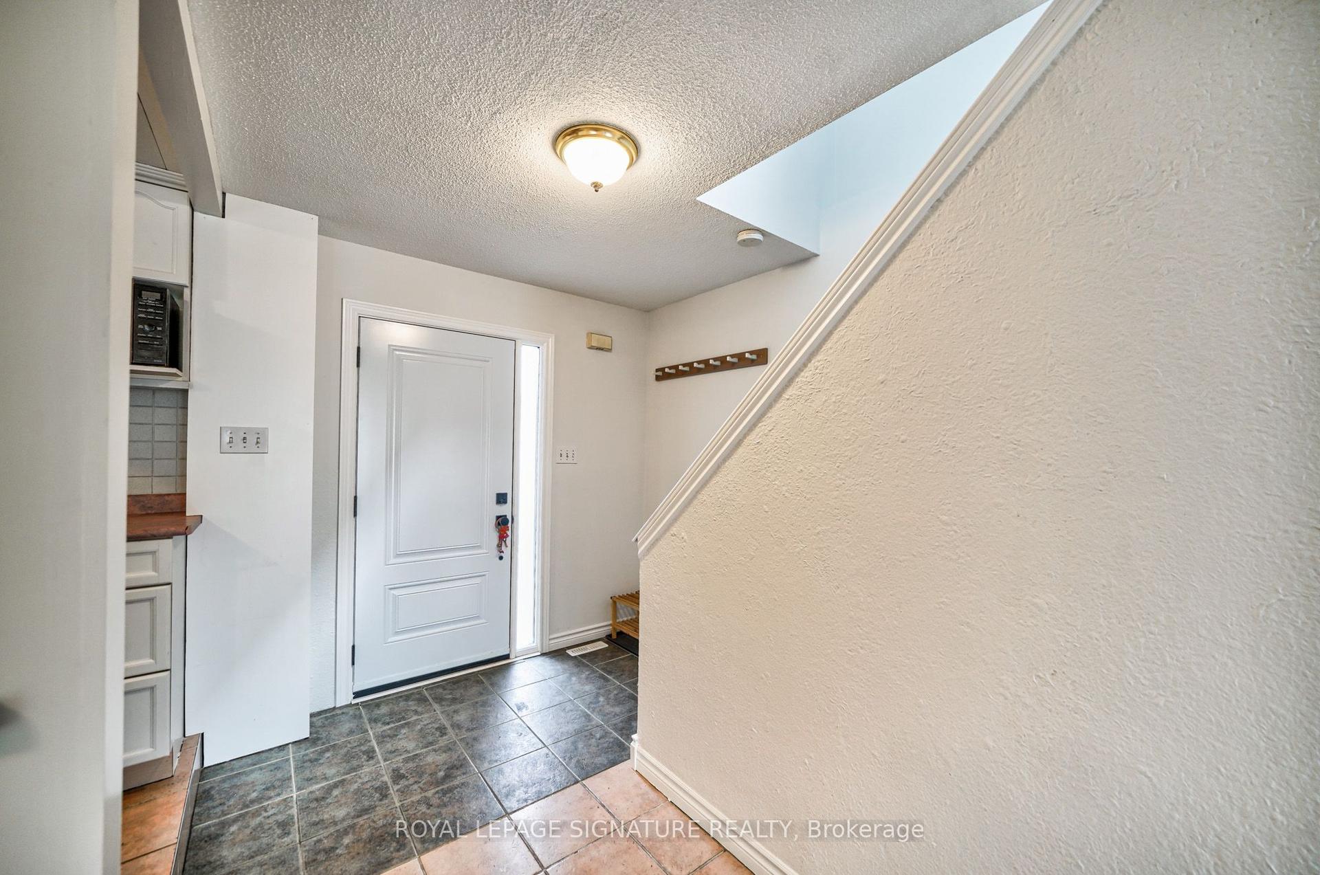 16 Christie Crescent — photo 1