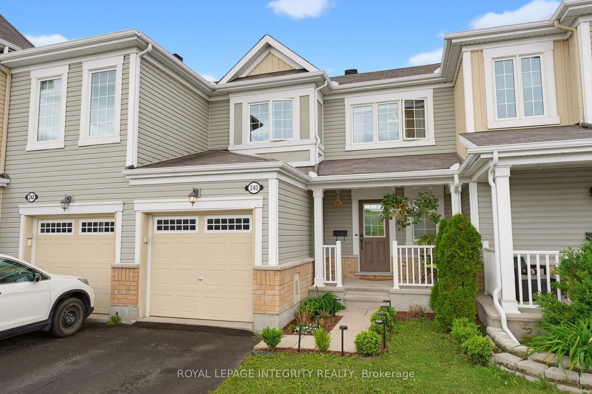 240 Soleil Avenue, Orleans - Cumberland and Area — Townhouse for sale, photo 1