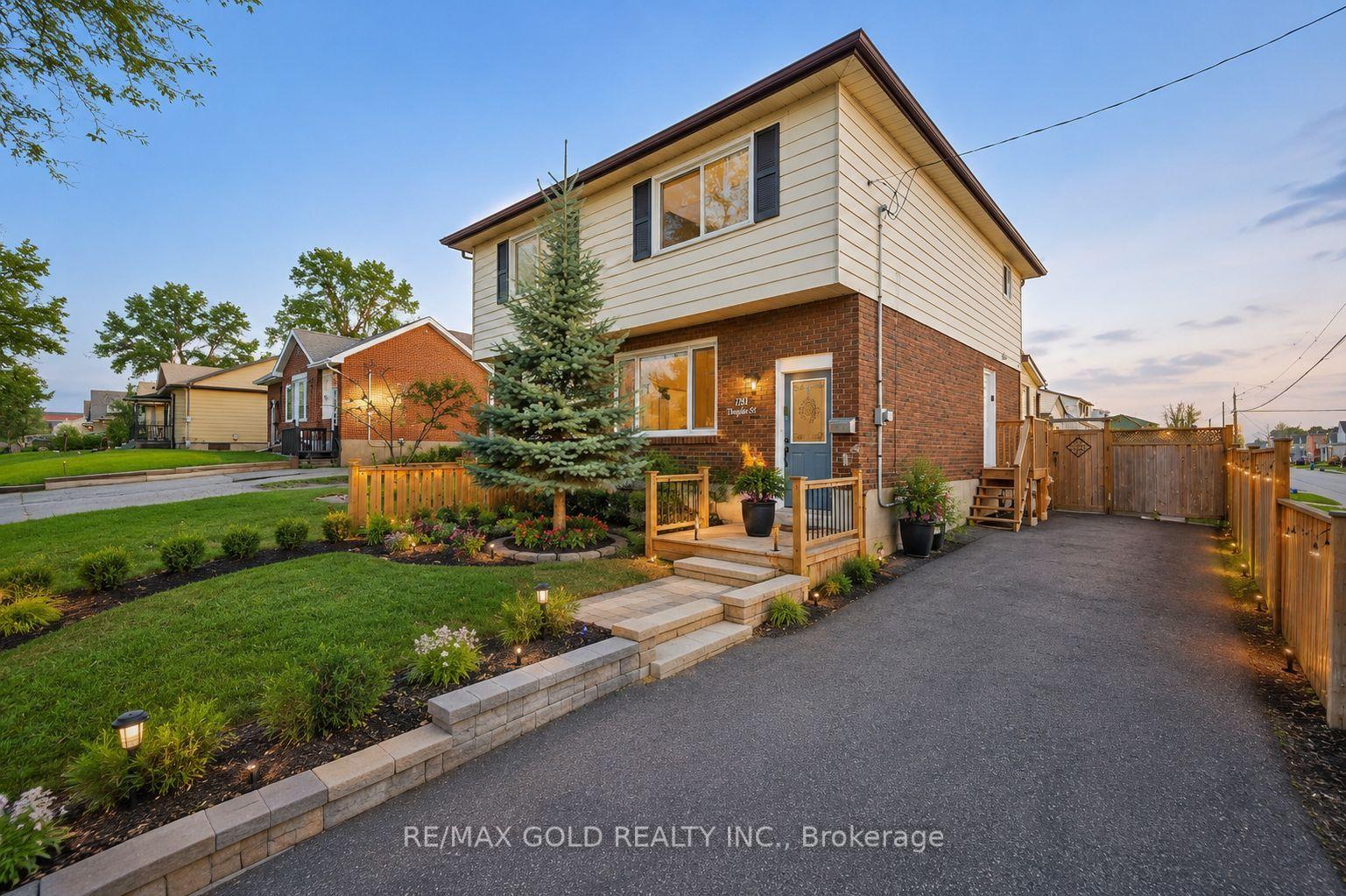 784 Douglas Street, Oshawa — Semi-Detached for sale, photo 1