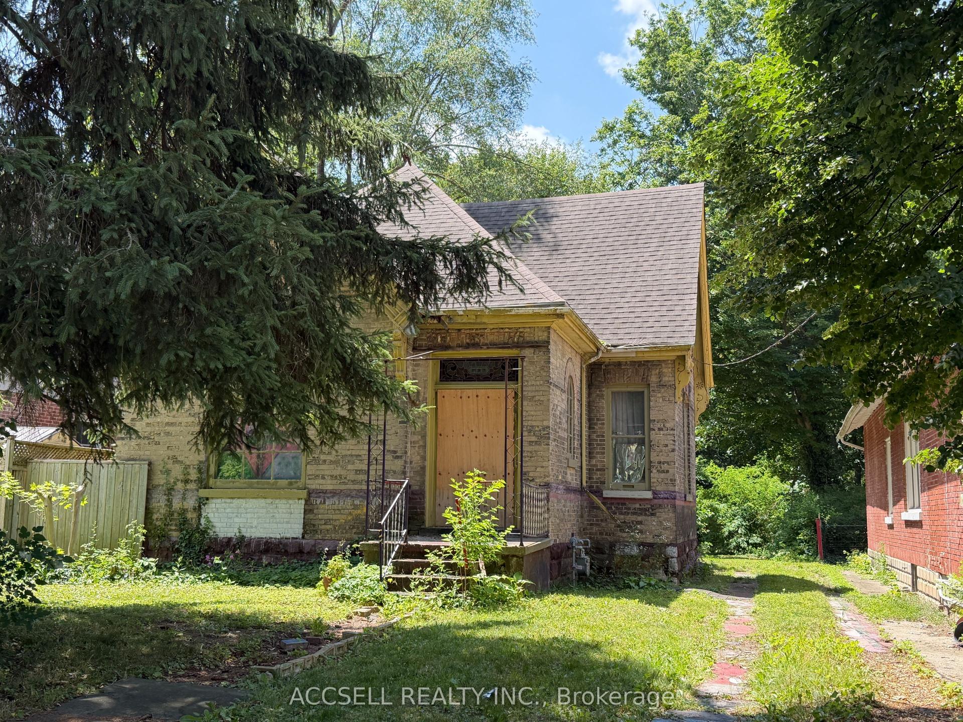 135 High Street, London South — Detached for sale, photo 1