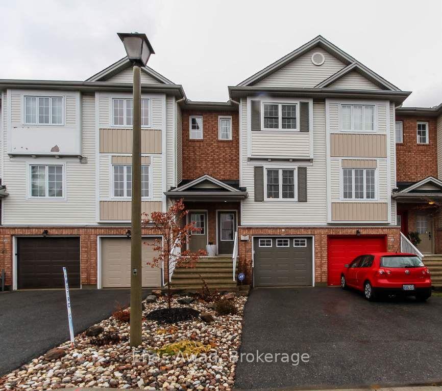 25 Manhattan Crescent 1 #1, Carlington - Central Park — Townhouse for lease, photo 1