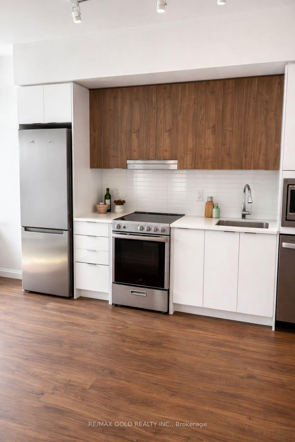 5105 Hurontario Street 437 #437, Mississauga — Condo for lease, photo 1