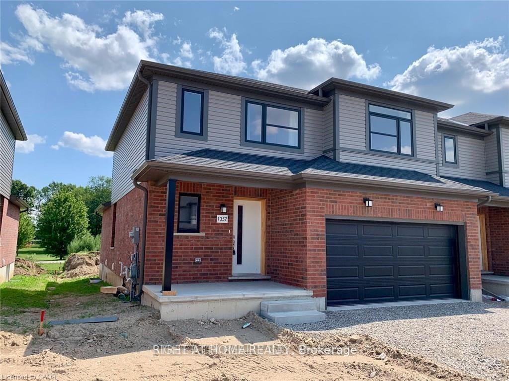 1357 Michael Circle, London East — Townhouse for lease, photo 1