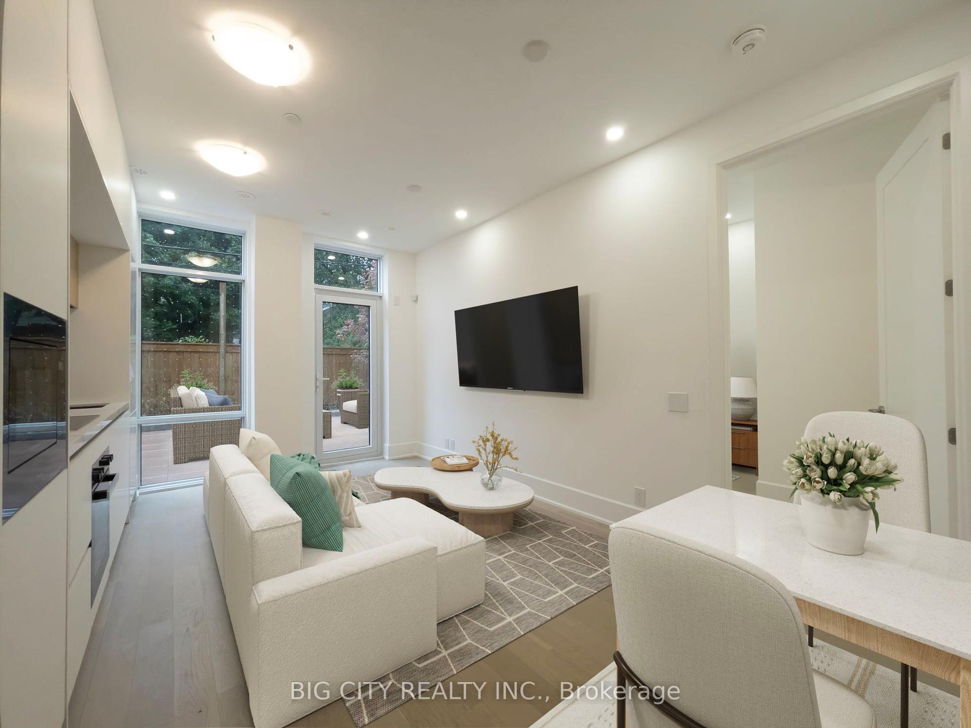800 Broadview Avenue 102 #102 — photo 1