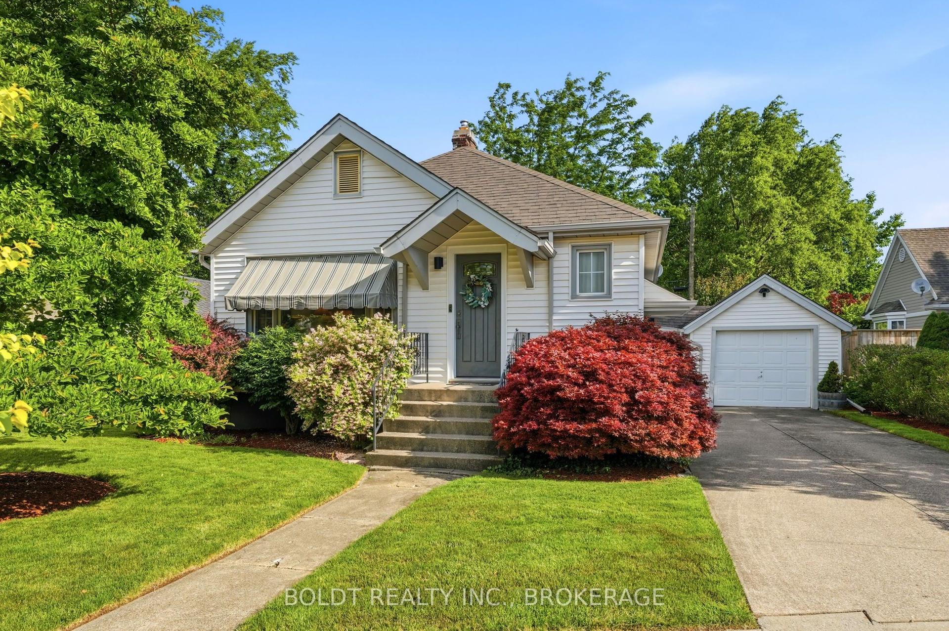 9 Woodgate Avenue — photo 1