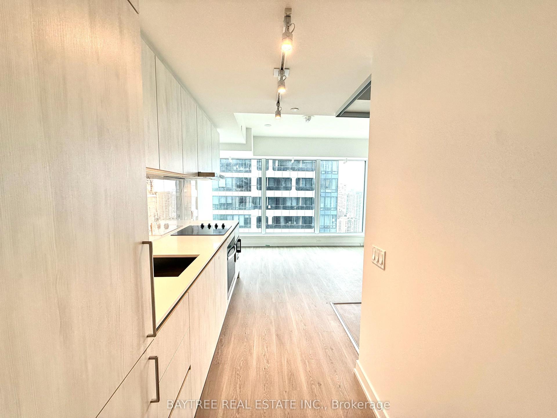 8 Wellesley Street W 4506 #4506 — photo 1