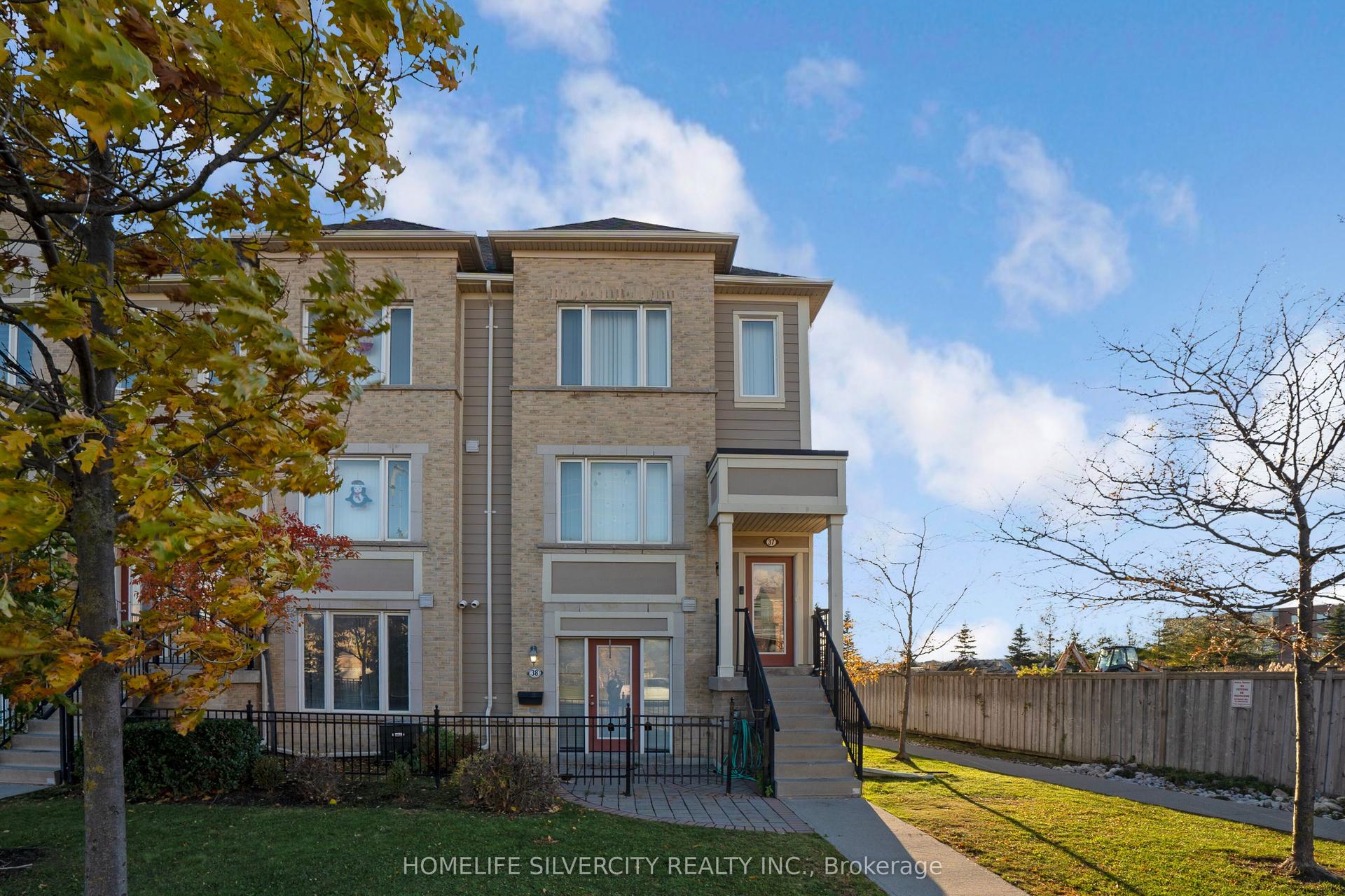 60 Fairwood Circle 38 #38 — photo 1