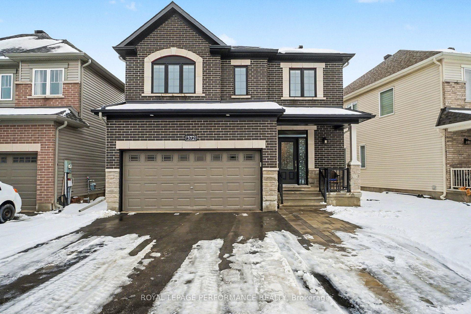 372 Aquaview Drive — photo 1