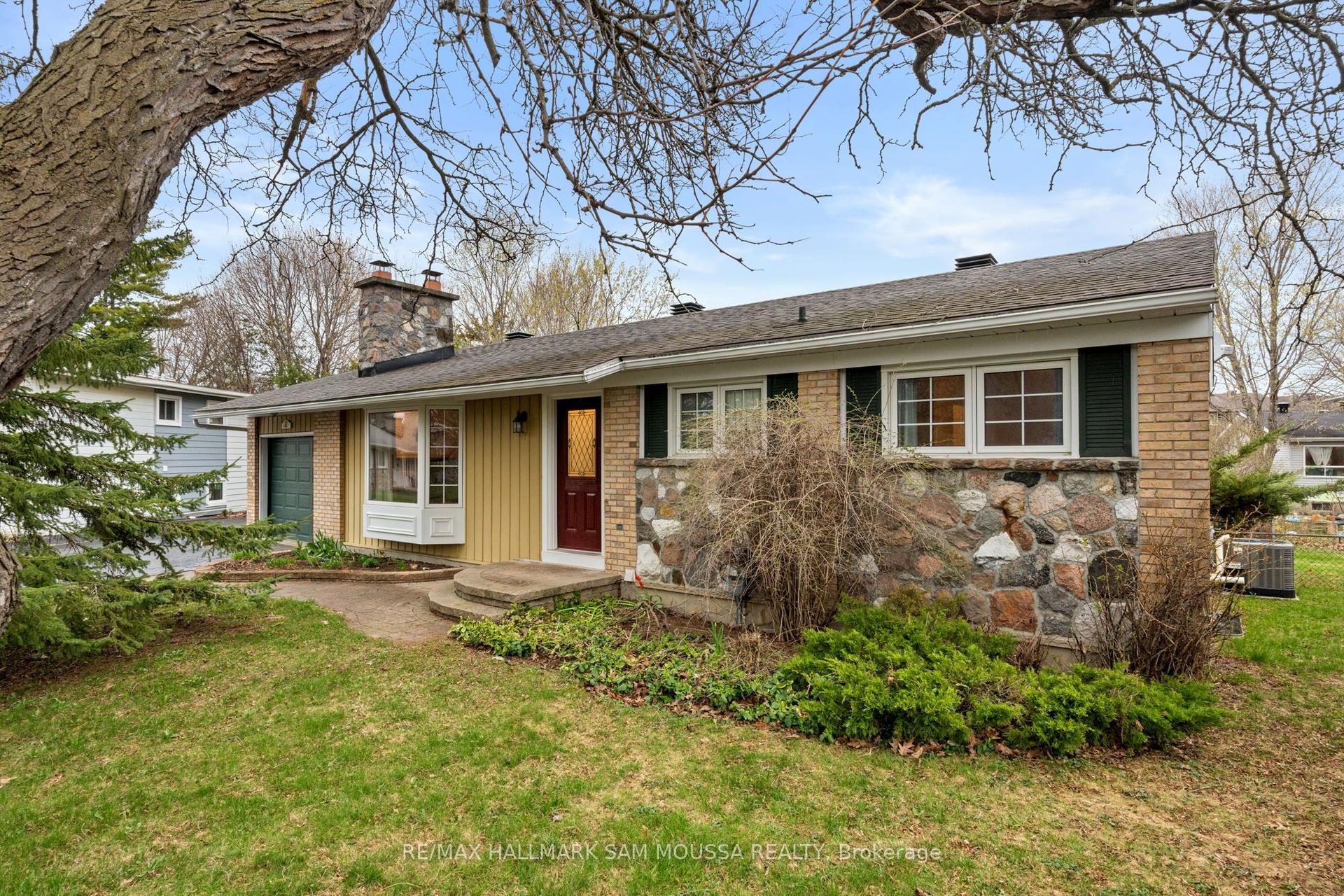 11 Springdale Crescent — photo 1
