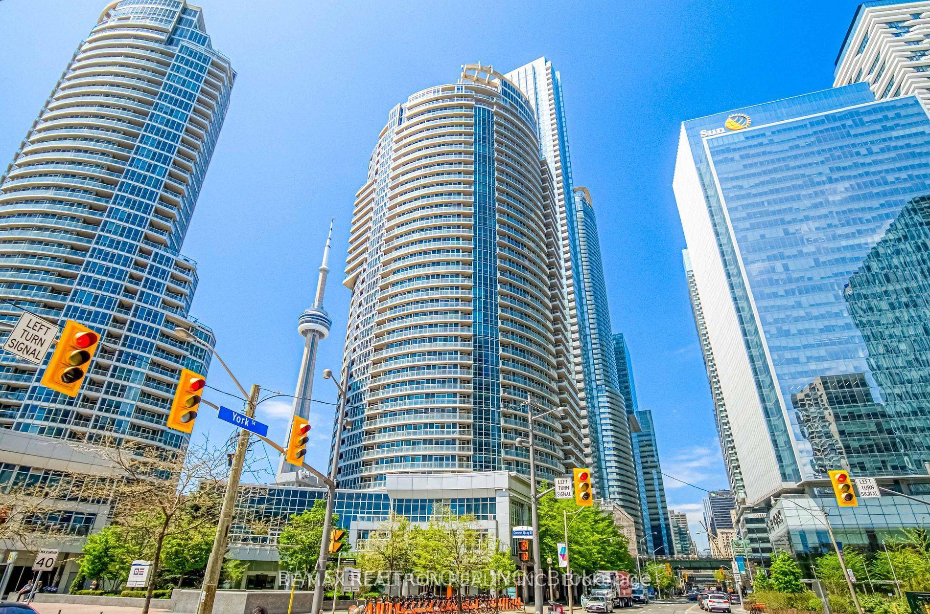 8 York Street 2301 #2301, Toronto — Condo for lease, photo 1