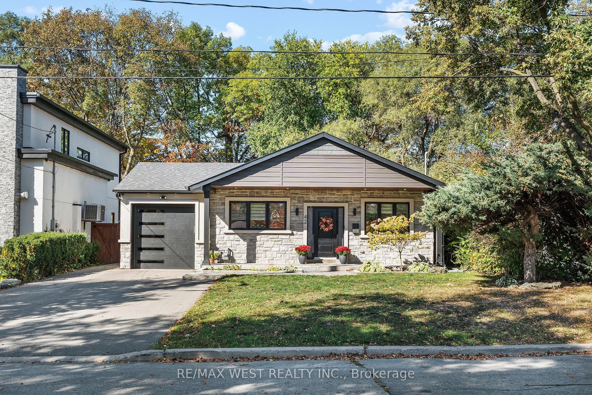 42 Woolton Crescent, Toronto — Detached for lease, photo 1