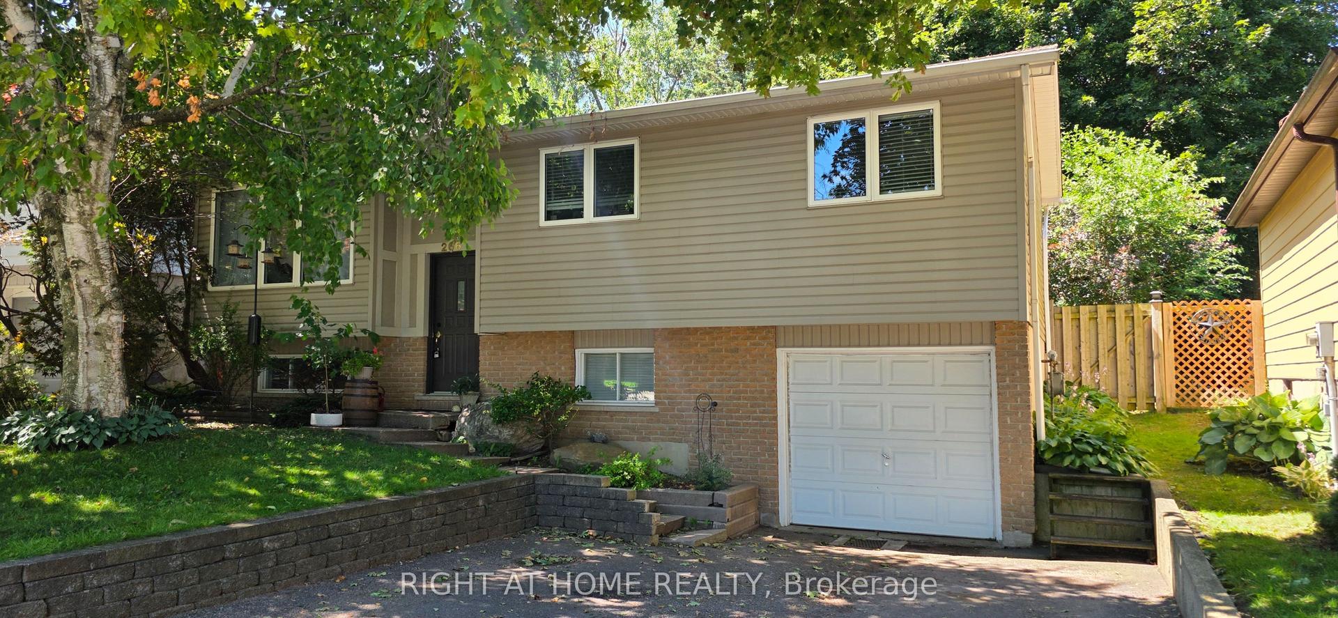 266 Gunn Avenue, Cambridge — Detached for sale, photo 1