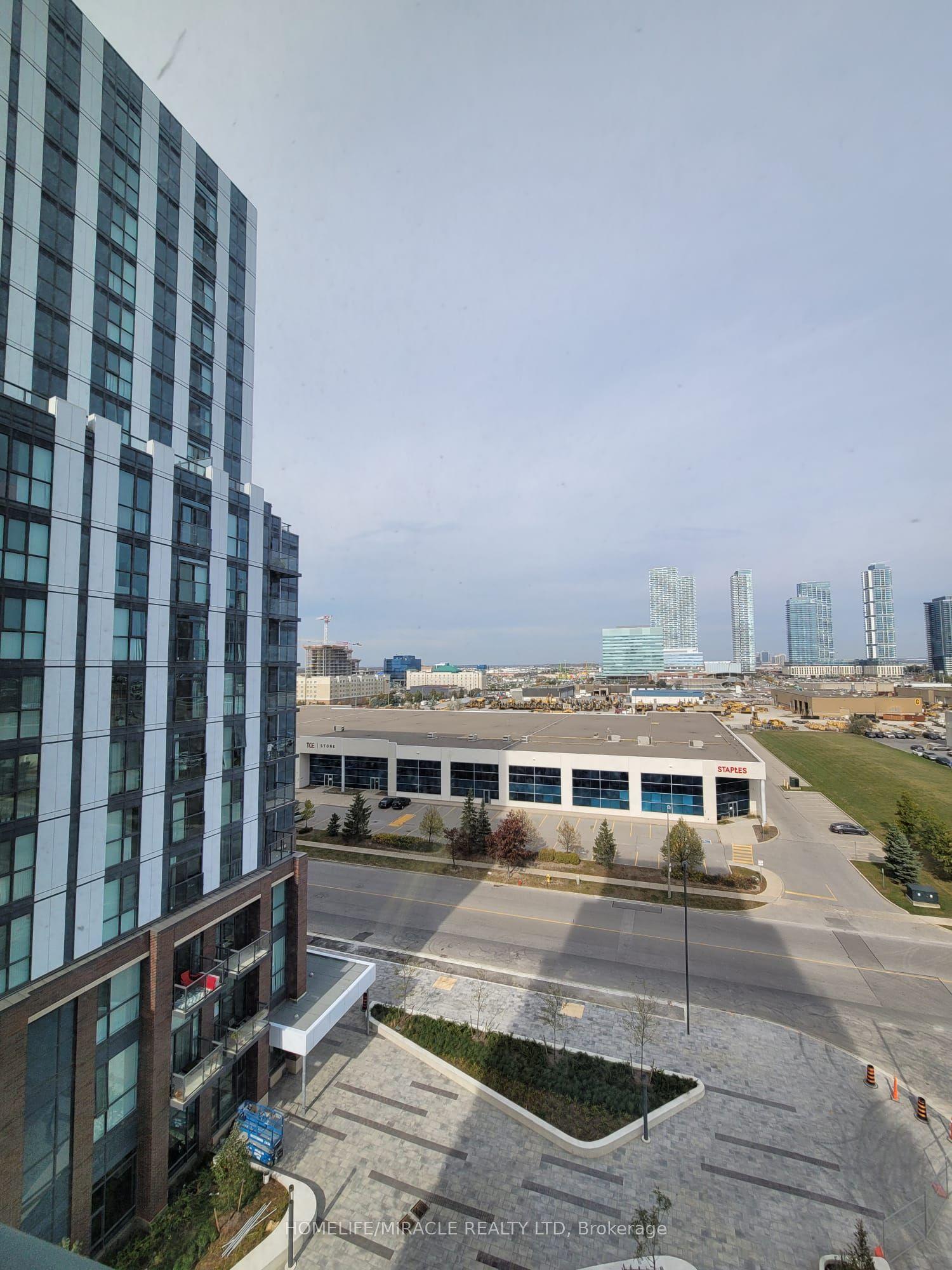 60 Honeycrisp Crescent N 808 #808, Vaughan — Condo for lease, photo 1